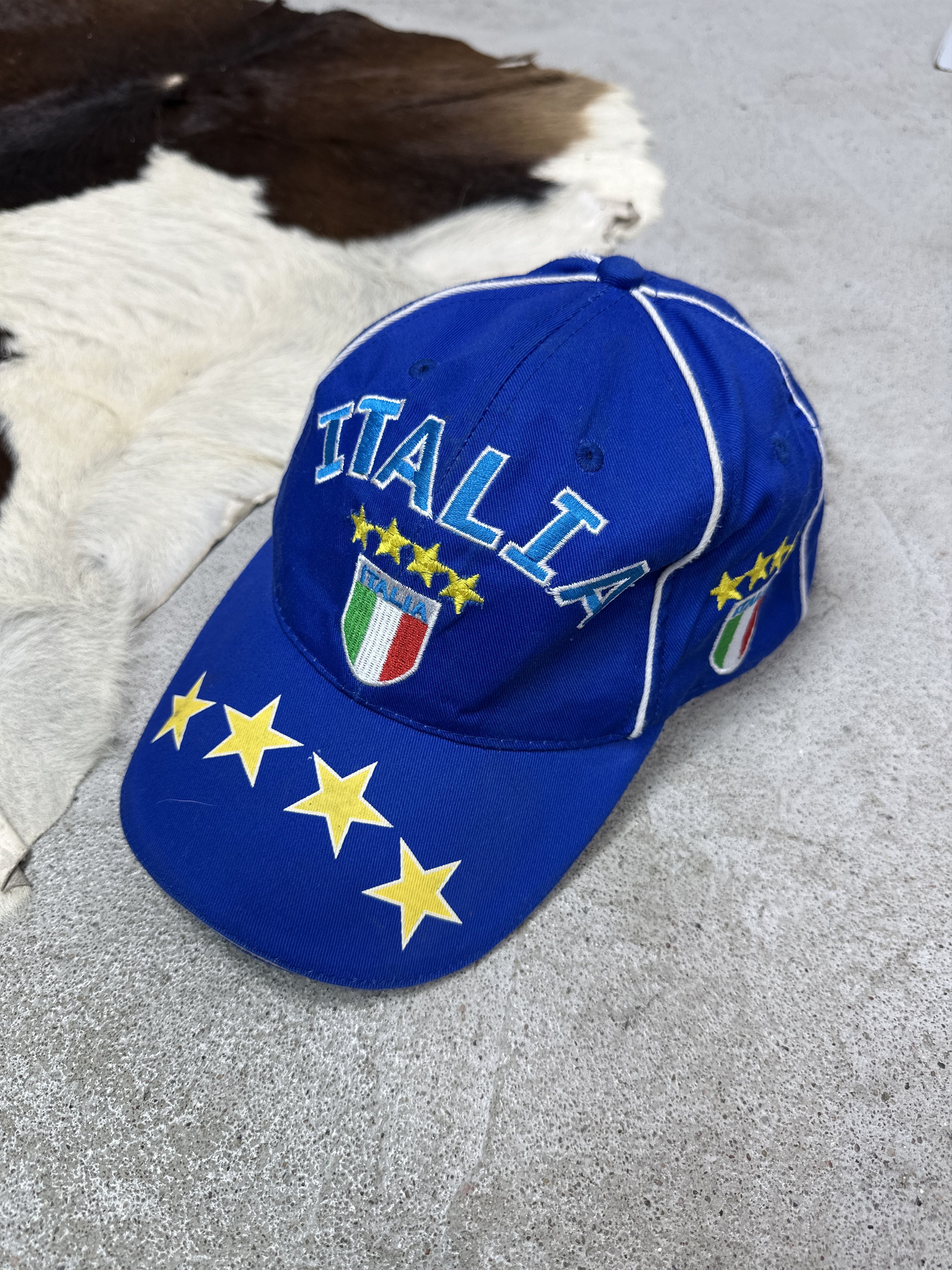 Vintage Vintage Streetwear Sporty Blokecore Italia Hat Y2K Size ONE SIZE - 1 Thumbnail