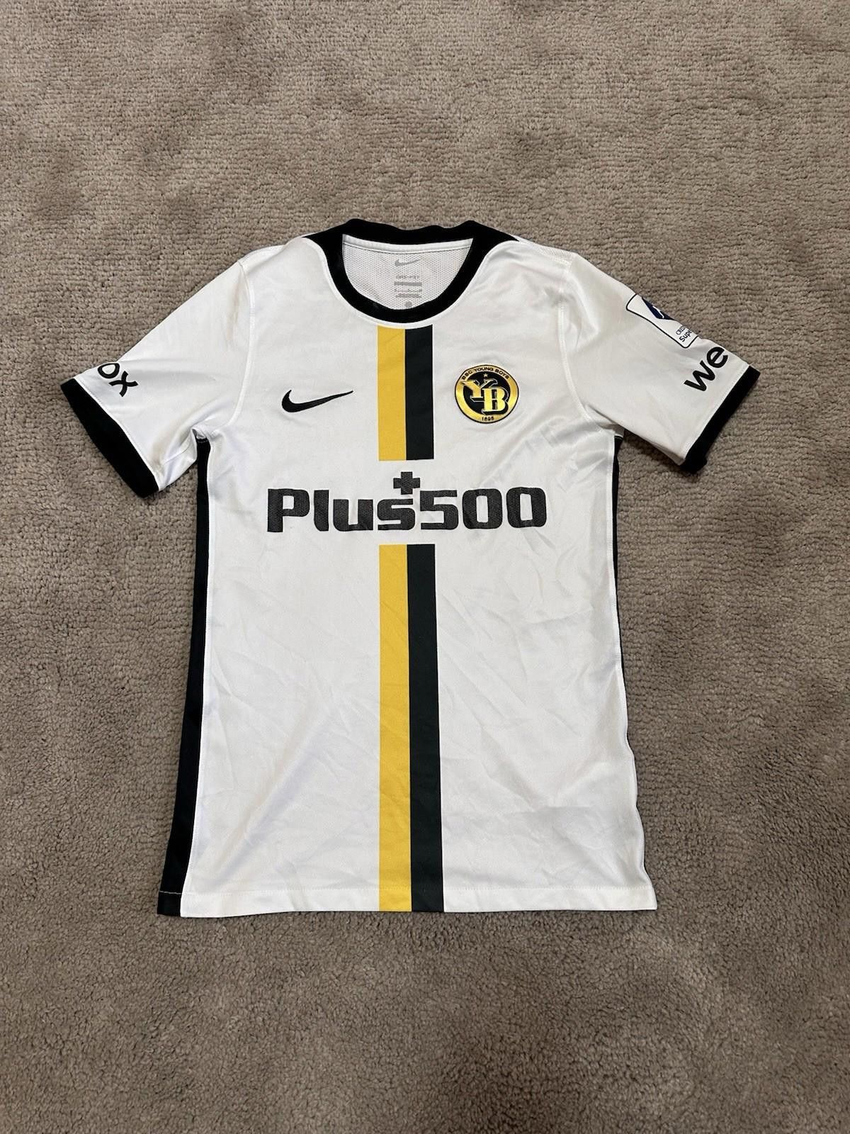 Nike YOUNG BOYS 2022/2023 AWAY FOOTBALL SHIRT NIKE SOCCER JERSEY Size US S / EU 44-46 / 1 - 1 Thumbnail