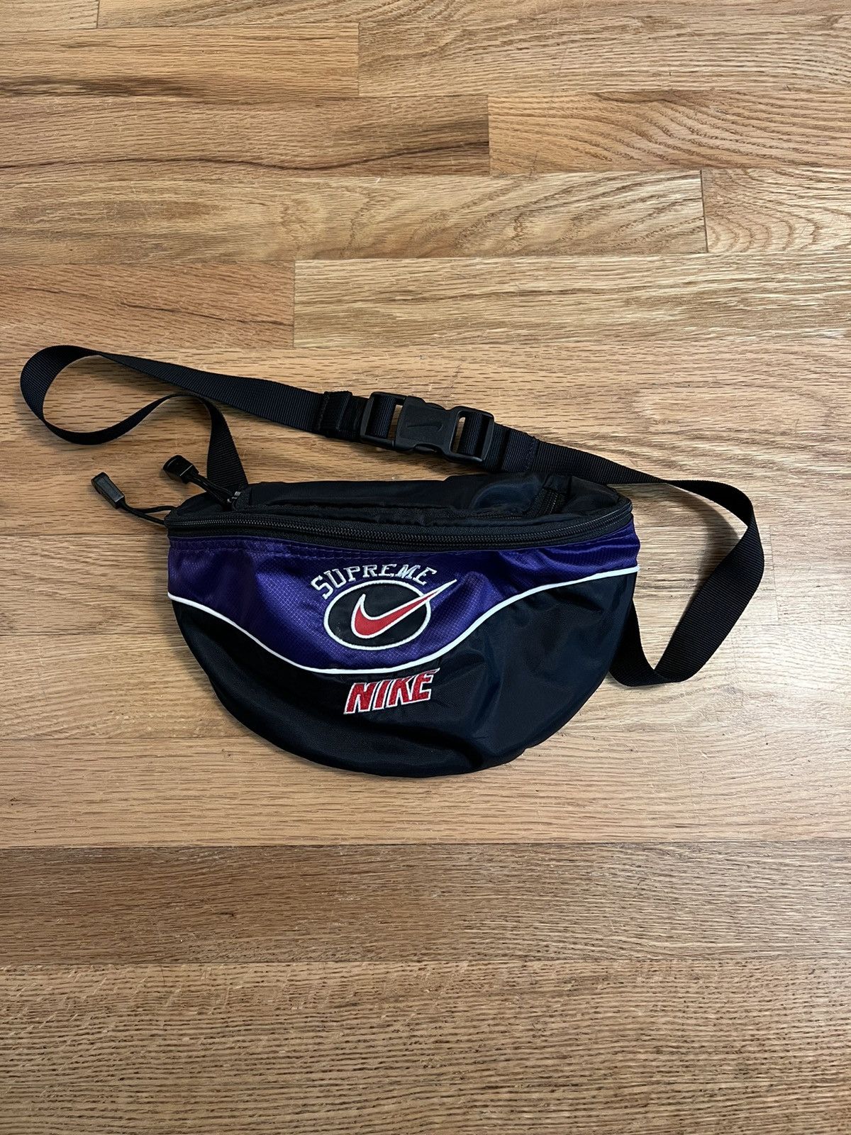 Nike supreme shoulder bag best sale