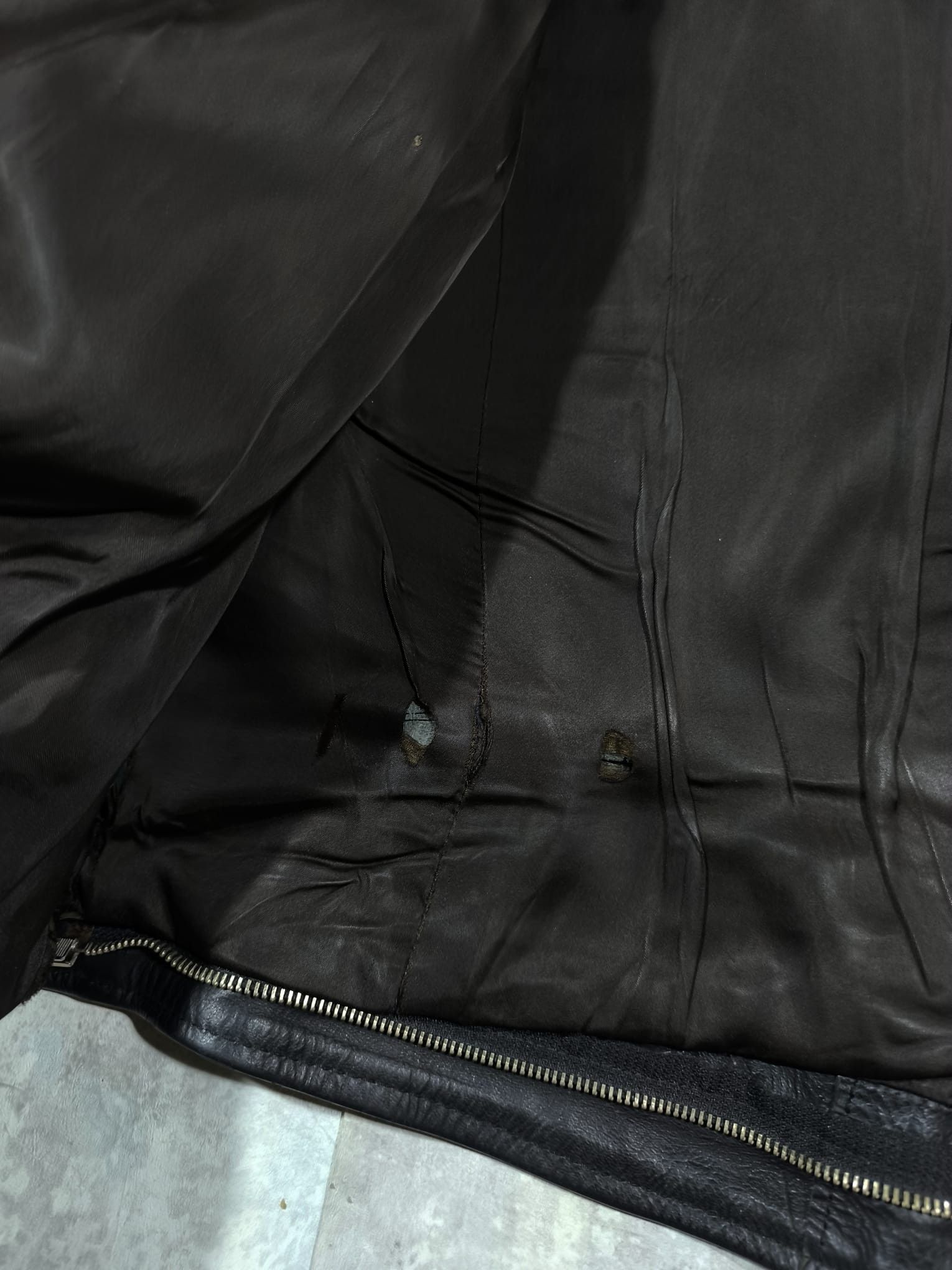 Leather vintage heavyweight trashed moto biker leather jacket 80s Size US L / EU 52-54 / 3 - 15 Thumbnail