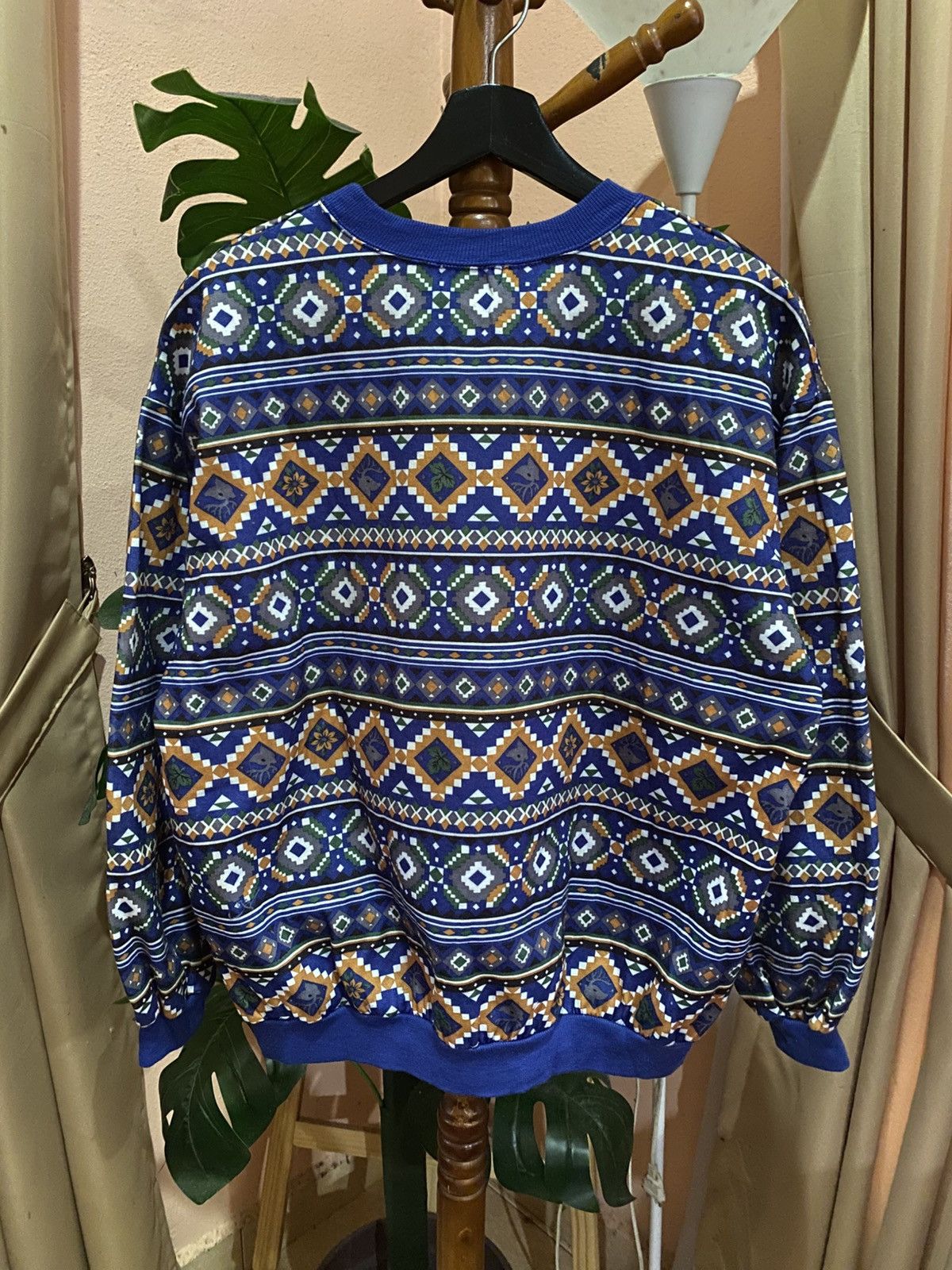 Japanese Brand VINTAGE CECILENE NAVAJO DESIGN SWEATSHIRT Size US L / EU 52-54 / 3 - 5 Thumbnail