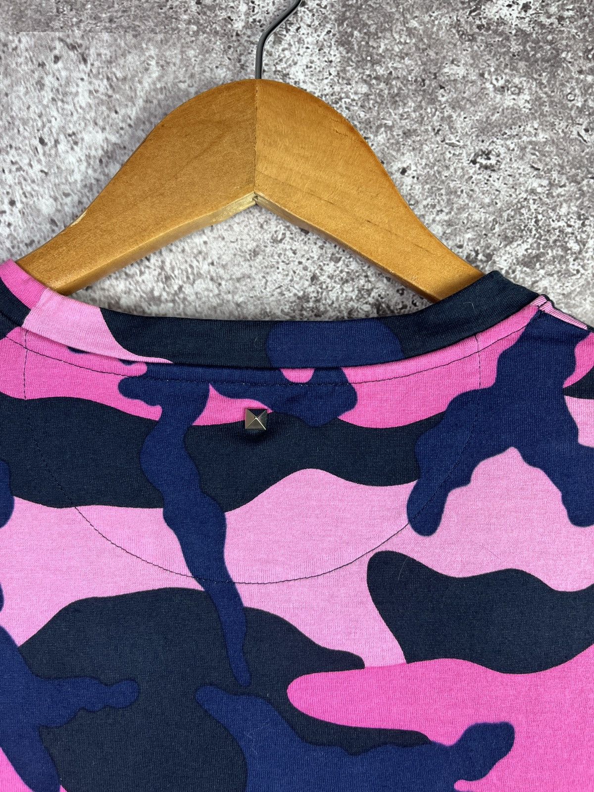 Valentino Valentino Pink Camouflage T-Shirt 🇮🇹 Rockstud Camo Tee Luxury Size US S / EU 44-46 / 1 - 4 Thumbnail