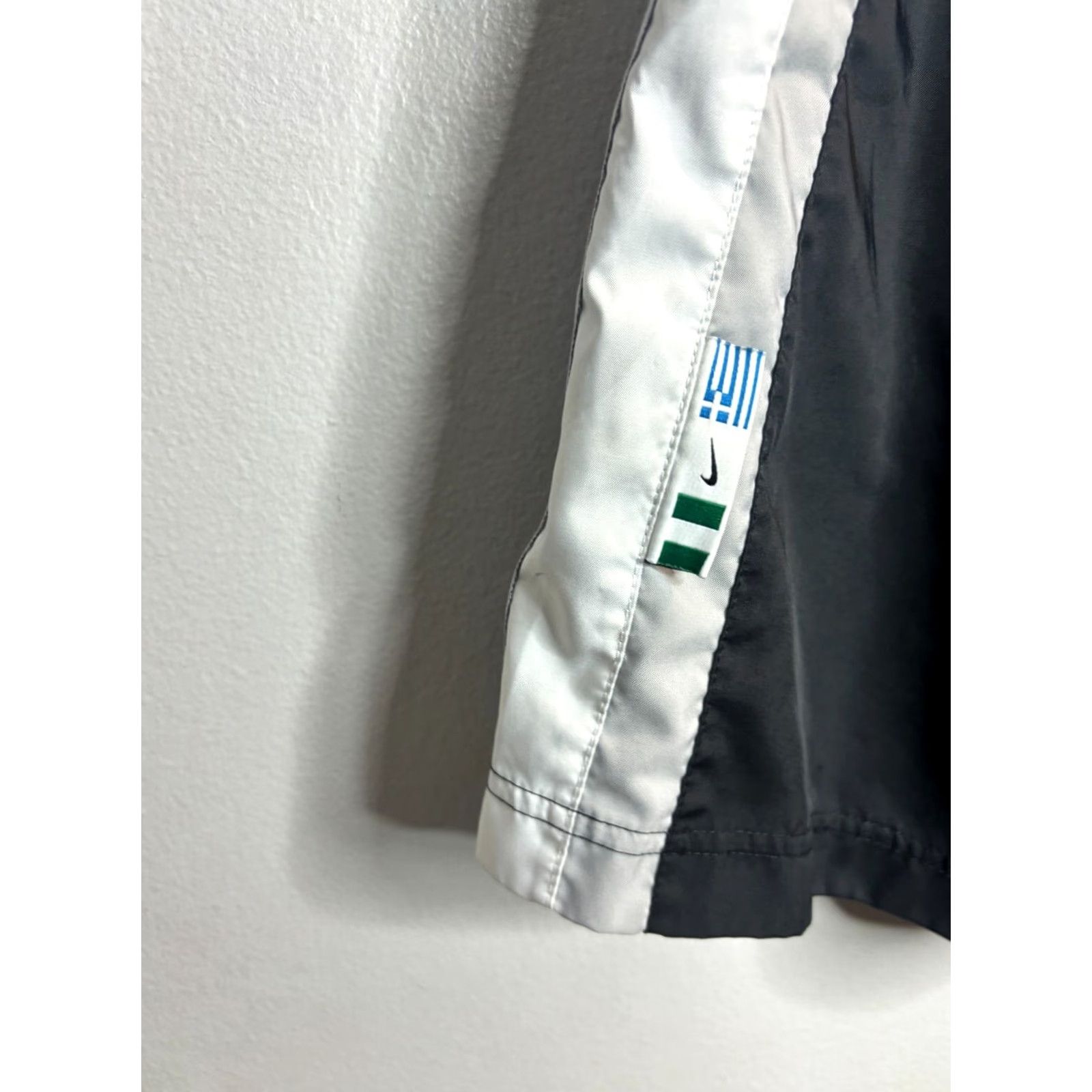 Nike Vintage Nike Satin Shorts Mens L Black 90s Athletic Drawstring Elastic Waist Polyester Satin 6172 Size US 33 - 5 Thumbnail