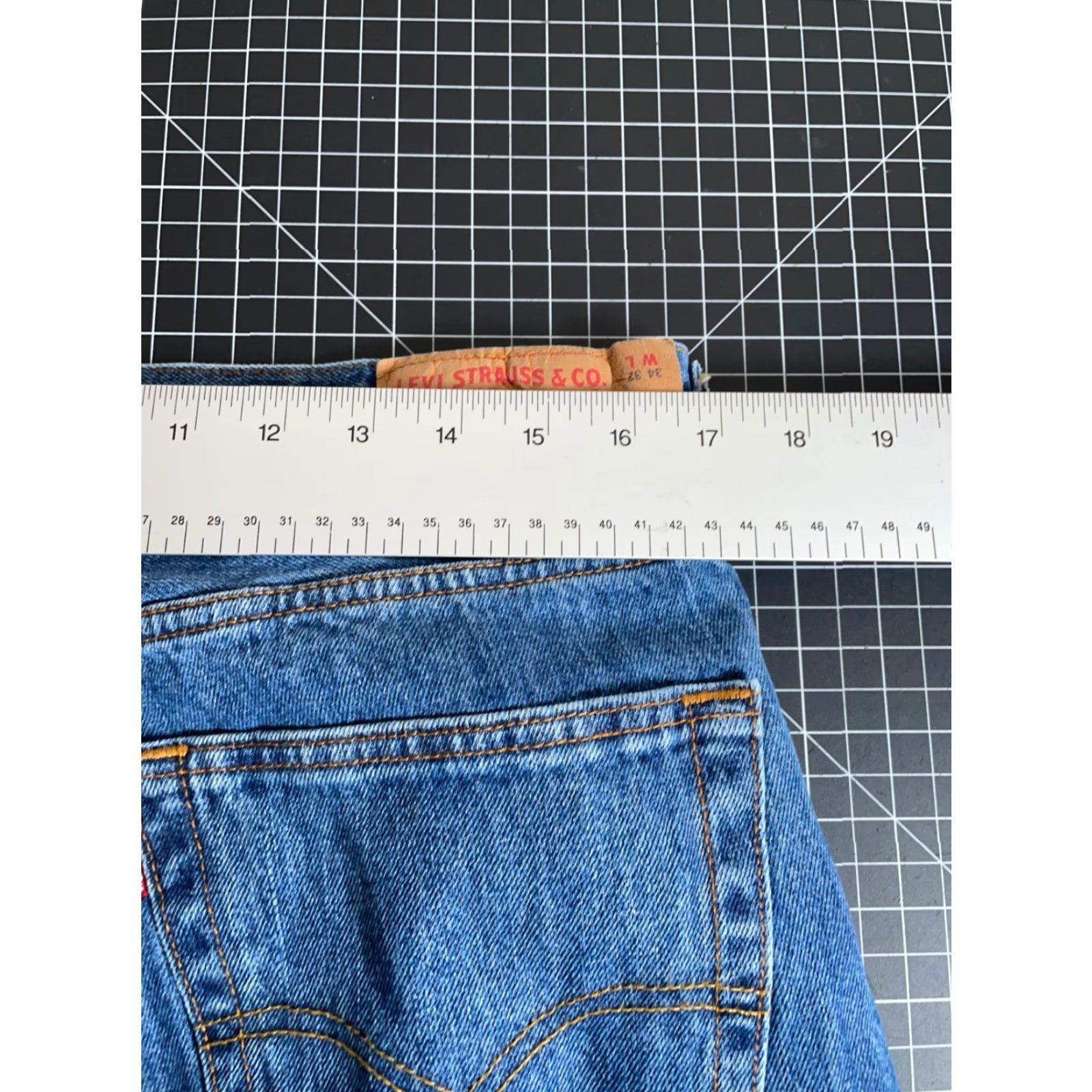 Levi's VINTAGE Levi's 501 Jeans Men's 34 x 32 Blue Denim Straight Leg Button Fly Casual Size US 34 / EU 50 - 5 Thumbnail