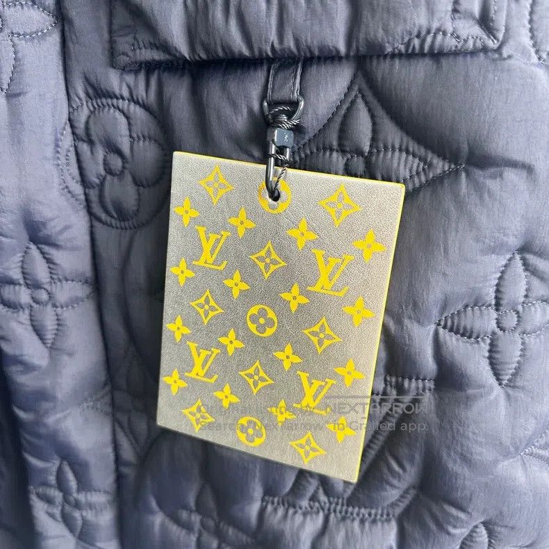 Louis Vuitton Louis Vuitton Embossed dark pattern presbyopic printing Lo Size US S / EU 44-46 / 1 - 6 Thumbnail