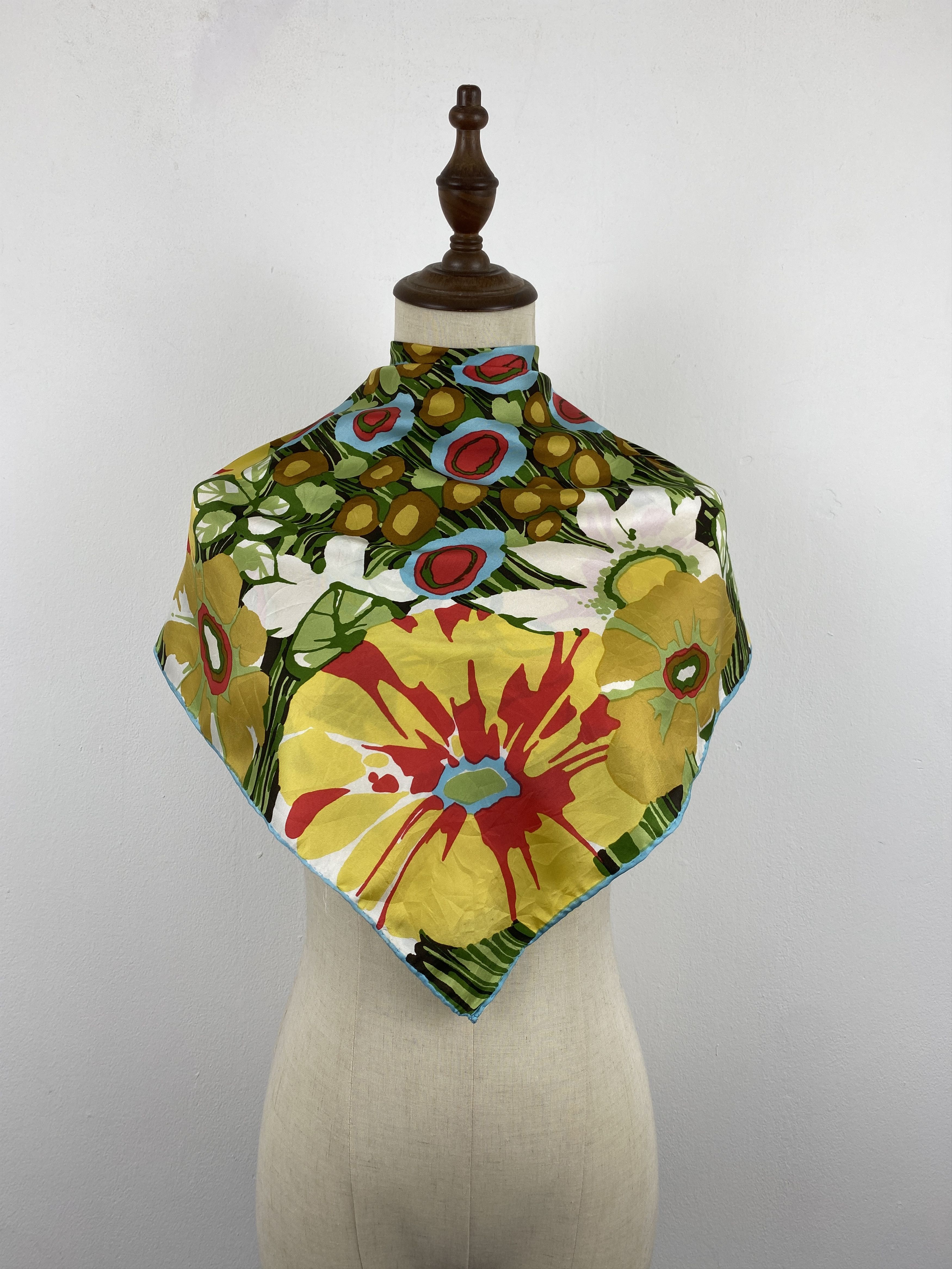 Vintage Vintage Italian Designer Floral Silk Scarf SN0102 Size ONE SIZE - 2 Thumbnail