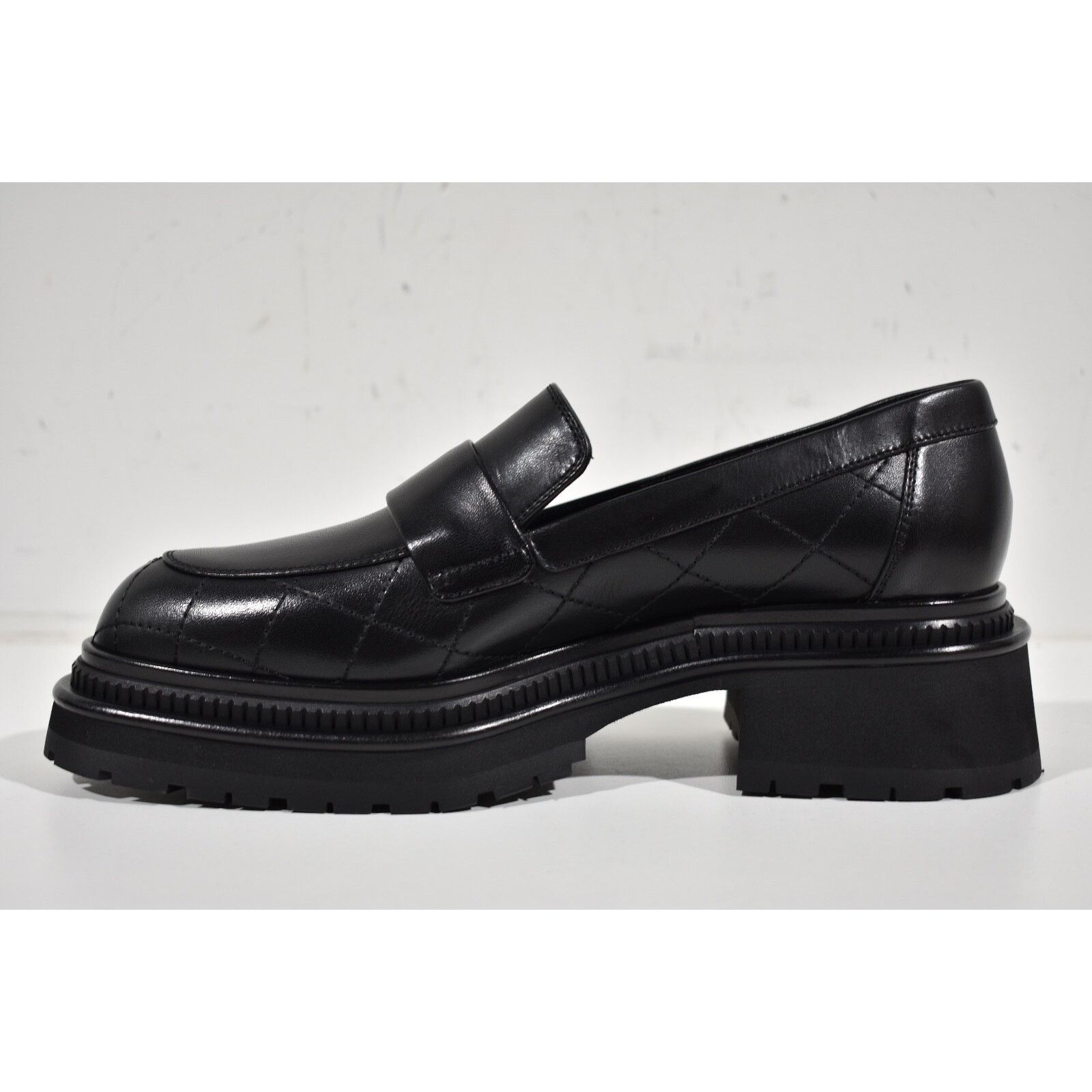 Chanel Chanel Calfskin Leather Quilted Flat Platform Loafer 39.5 Size US 9.5 / IT 39.5 - 9 Thumbnail