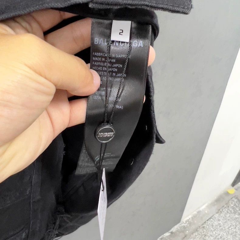 Balenciaga Balenciaga Splicing damage to double-ring denim jacket Size US M / EU 48-50 / 2 - 4 Thumbnail