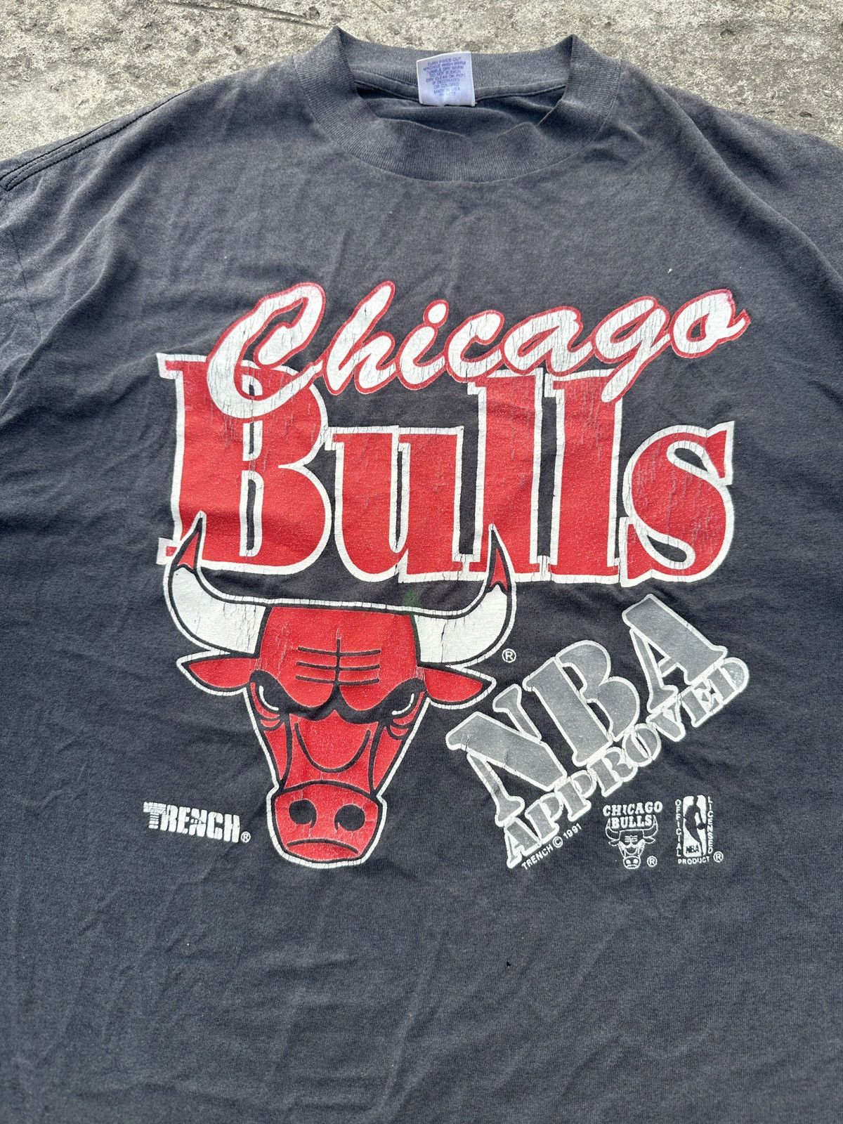 Trench USA Vintage NBA Chicago Bulls 1991 Logo T-shirt Streetwear USA Size US XL / EU 56 / 4 - 2 Thumbnail