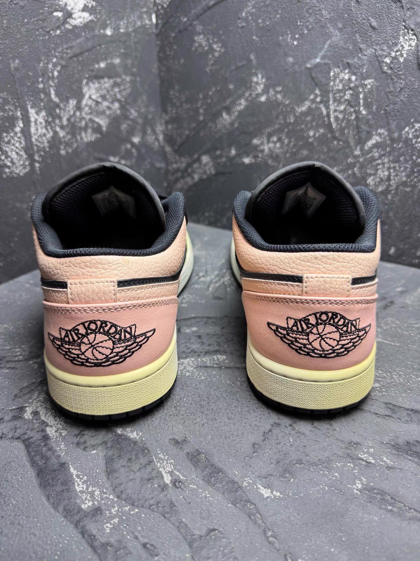 Nike Air Jordan 1 Low Black Pink Toe Q10 Size US 10 / EU 43 - 6 Thumbnail