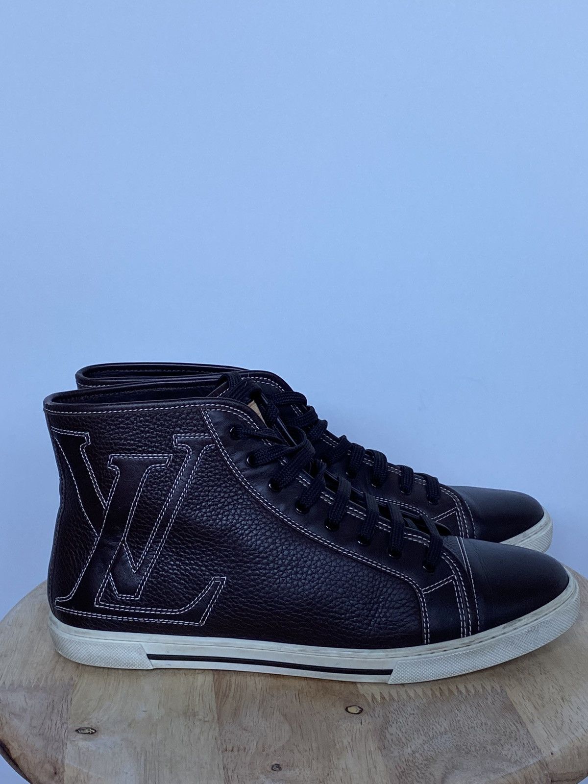 Louis Vuitton Louis Vuitton High Top Leather Brown Sneakers LV Logo Size US 7.5 / IT 37.5 - 5 Thumbnail