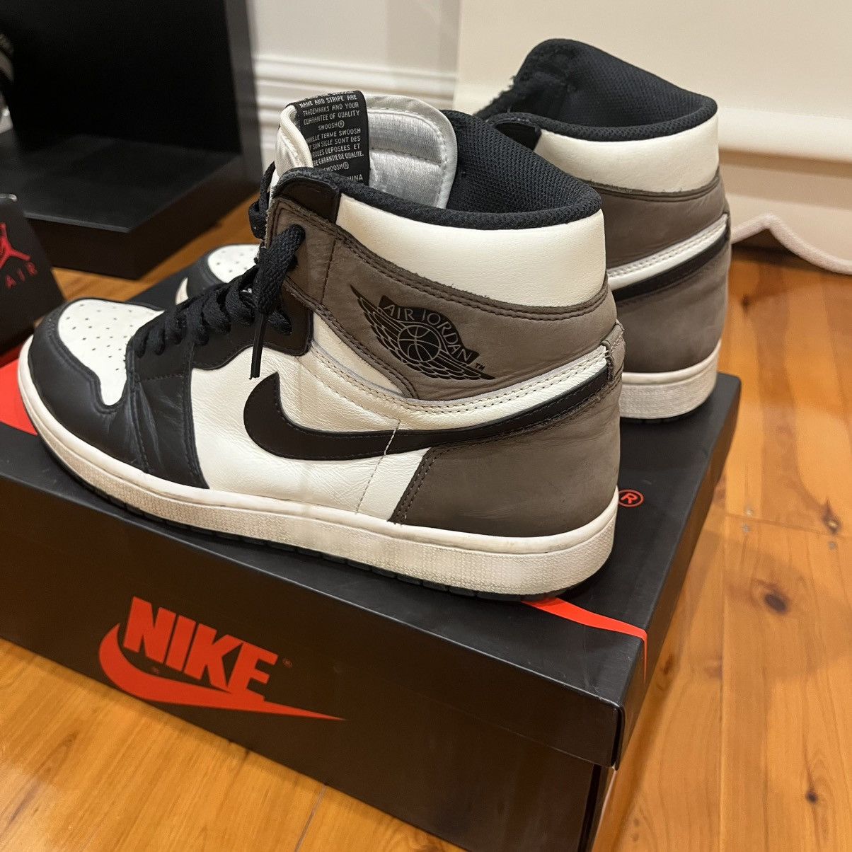 Jordan Brand Jordan 1 Retro High OG Mocha Size US 10 / EU 43 - 7 Thumbnail