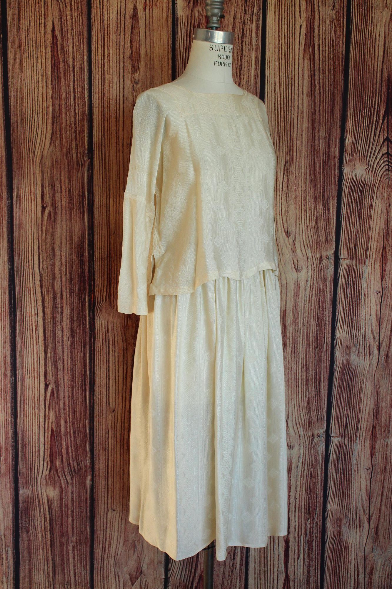 Vintage Vintage 1960s Blouse and Skirt, Ivory Silk Separates, Square Size S / US 4 / IT 40 - 7 Thumbnail