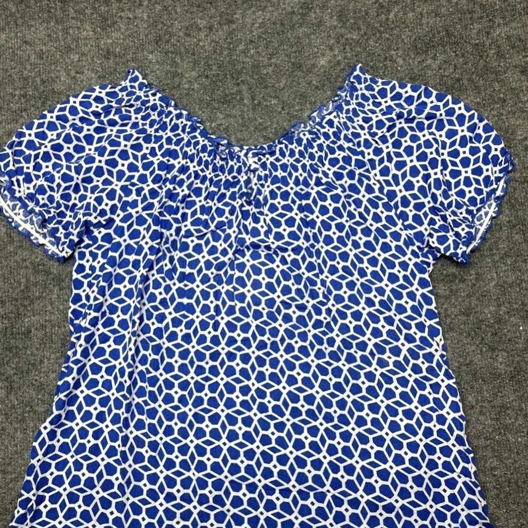 Vintage VINTAGE Jaclyn Smith Blouse Blouse S Womens Blue White Geometric Short Sleeve Scoop Neck New Size S / US 4 / IT 40 - 3 Thumbnail