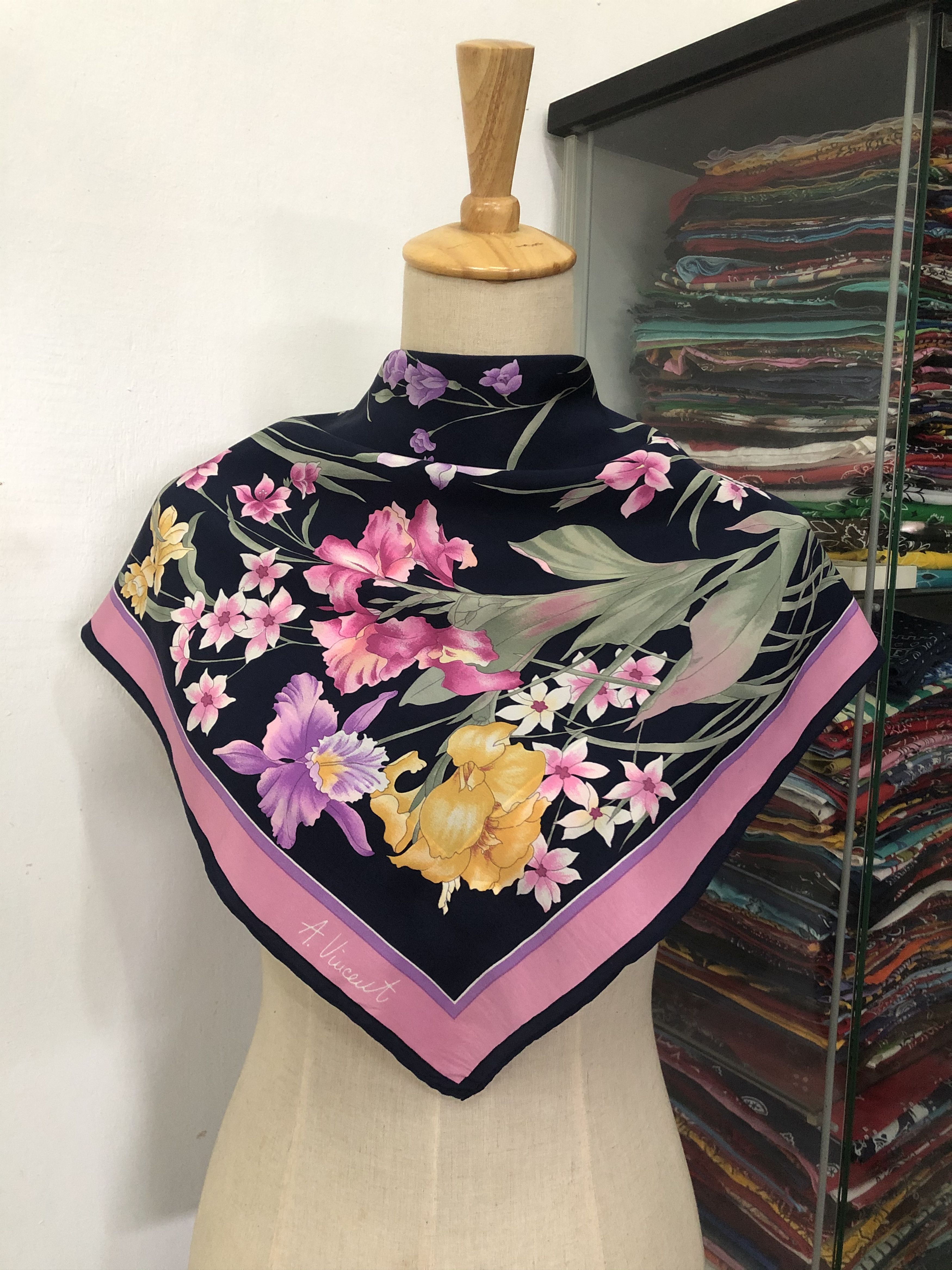 Vintage Vintage A.Vincent Silk Scarf Size ONE SIZE - 1 Thumbnail