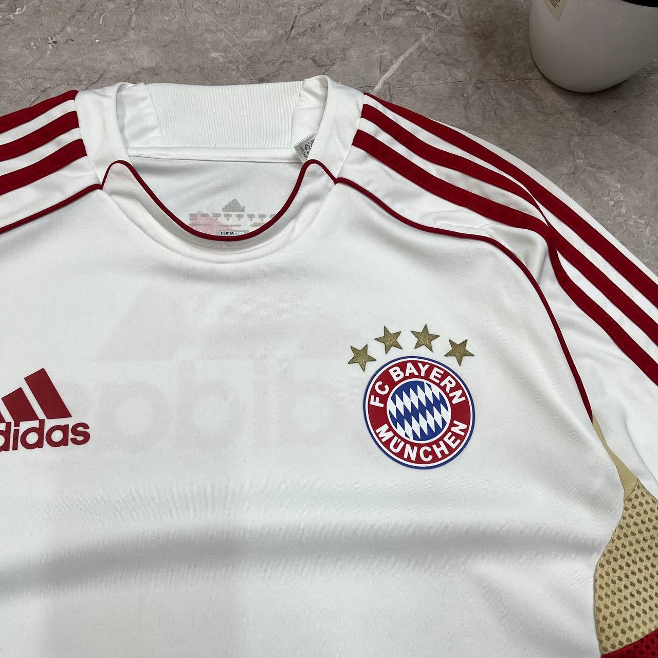 Adidas Vintage Adidas 2011/2012 Bayern Munich Football T-Shirt Size US L / EU 52-54 / 3 - 21 Thumbnail