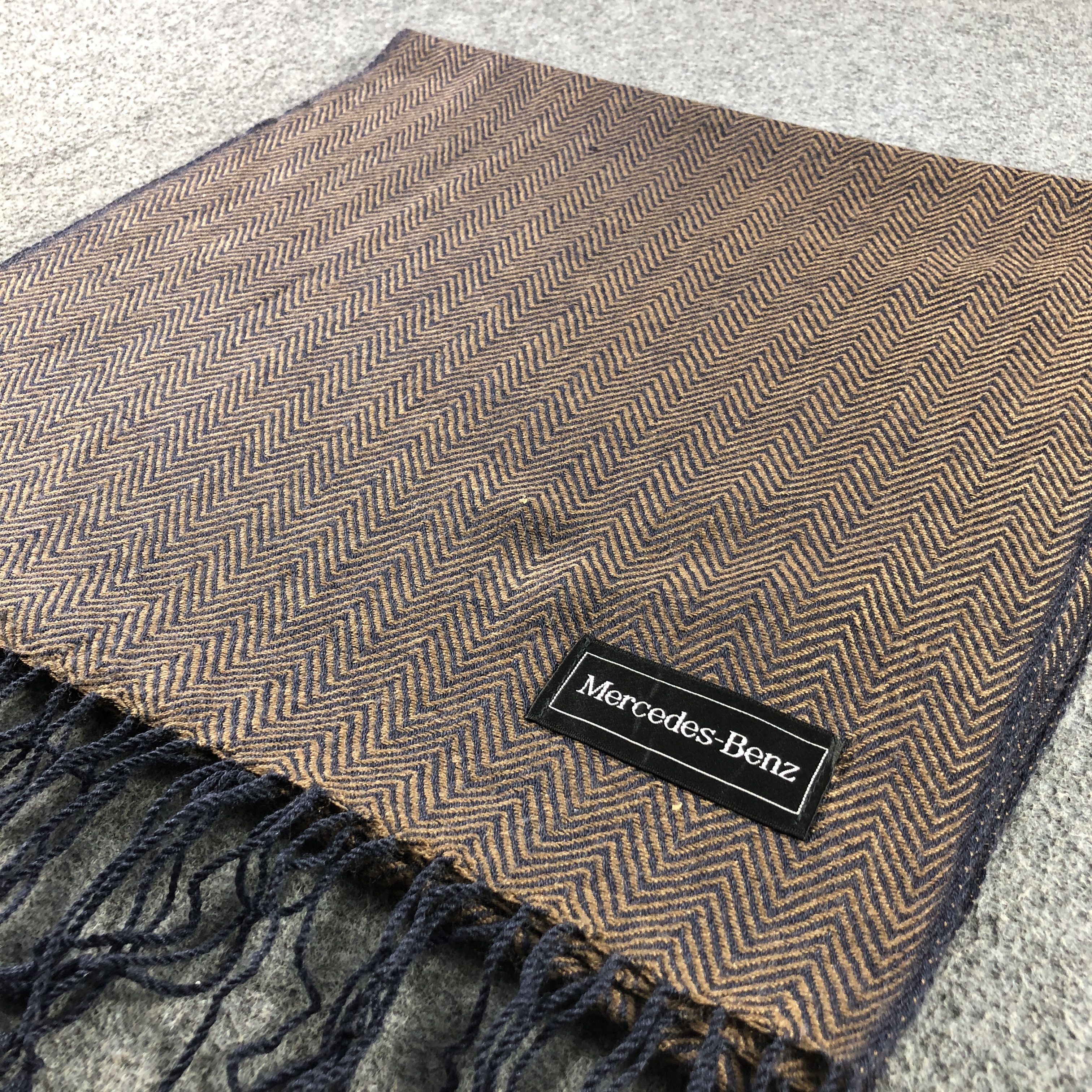 Mercedes-Benz Mercedes-Benz Wool Scarf Muffler V2931 Size ONE SIZE - 3 Thumbnail