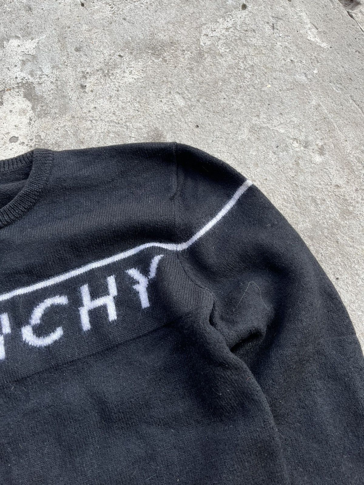 Givenchy Givenchy Distorted Split Logo Wool Knitted Sweater Size US S / EU 44-46 / 1 - 5 Thumbnail
