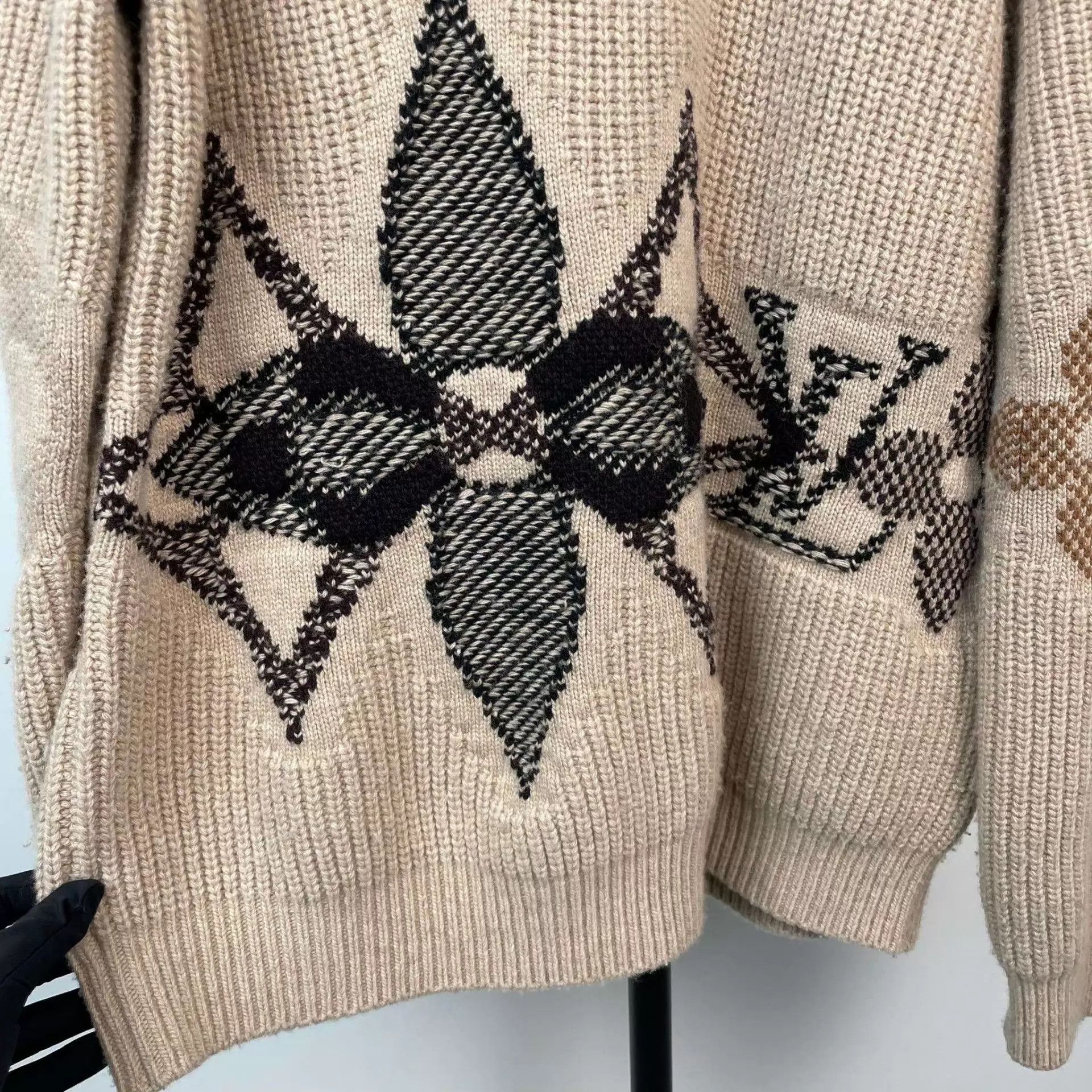Louis Vuitton LV Sweater Size S Size US S / EU 44-46 / 1 - 4 Thumbnail