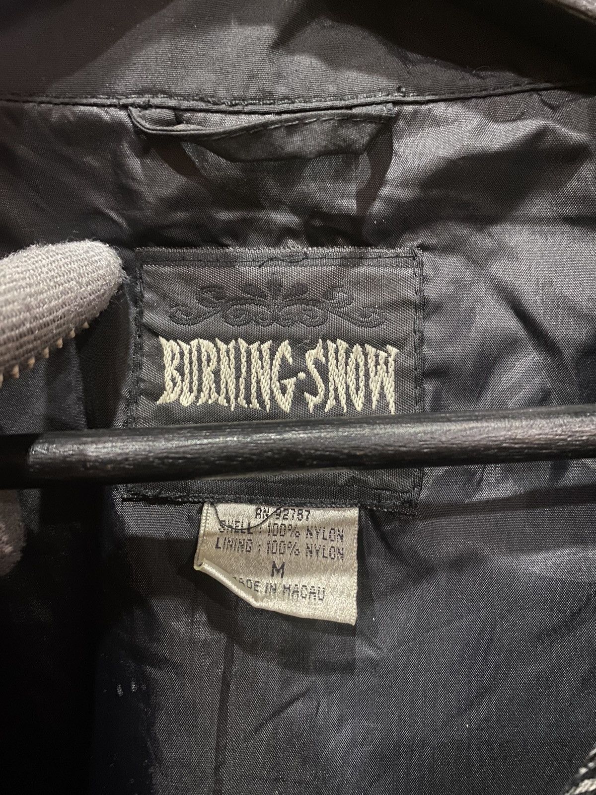 Vintage VINTAGE BURNING SNOW OVERSIZE WINDBREAKER Size US M / EU 48-50 / 2 - 6 Thumbnail