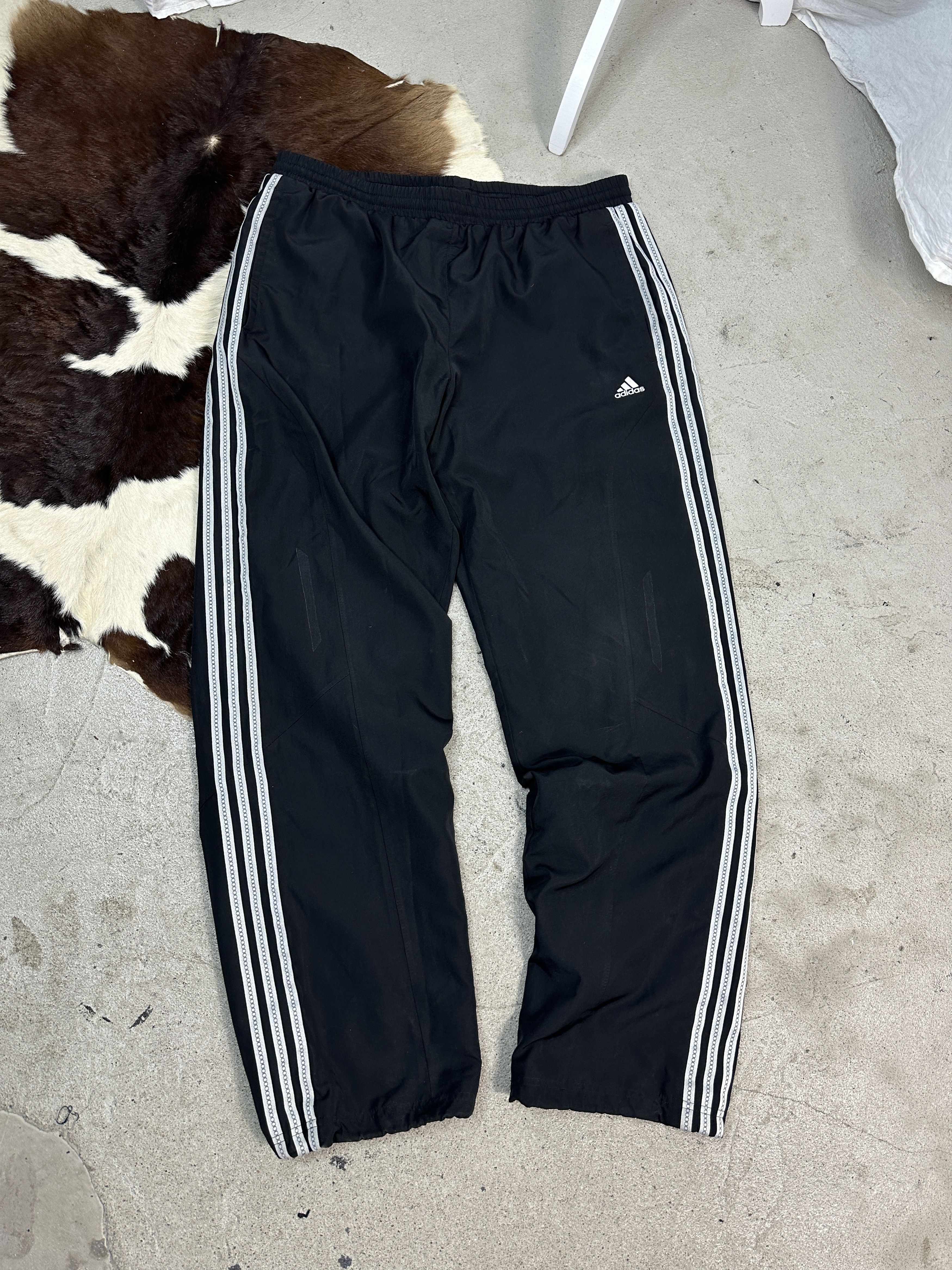 Adidas × Vintage Vintage Sportswear Y2K Archival Adidas Baggy Sweatpants Size US 34 / EU 50 - 1 Thumbnail