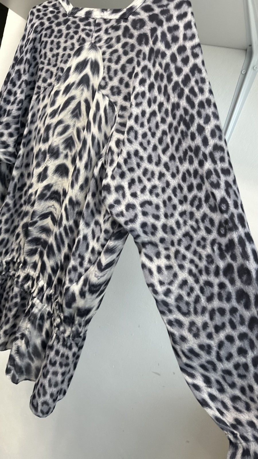 Roberto Cavalli Roberto Cavalli Vintage Silk Blue Animal Print Blouse Size M / US 6-8 / IT 42-44 - 13 Thumbnail