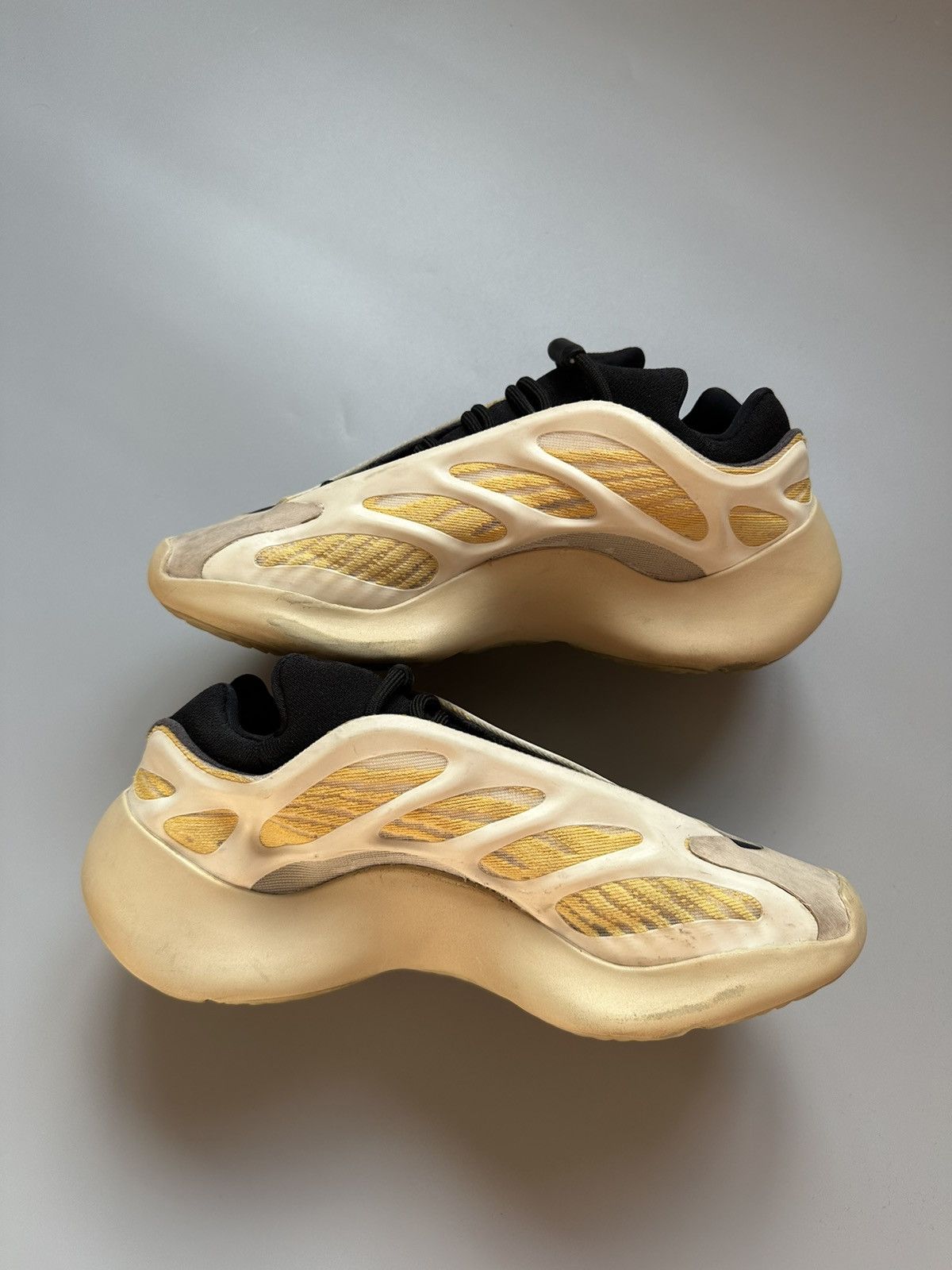 Adidas × Kanye West Adidas YEEZY 700 V3 Safflower Size 7,5 US Size US 7.5 / EU 40-41 - 4 Thumbnail