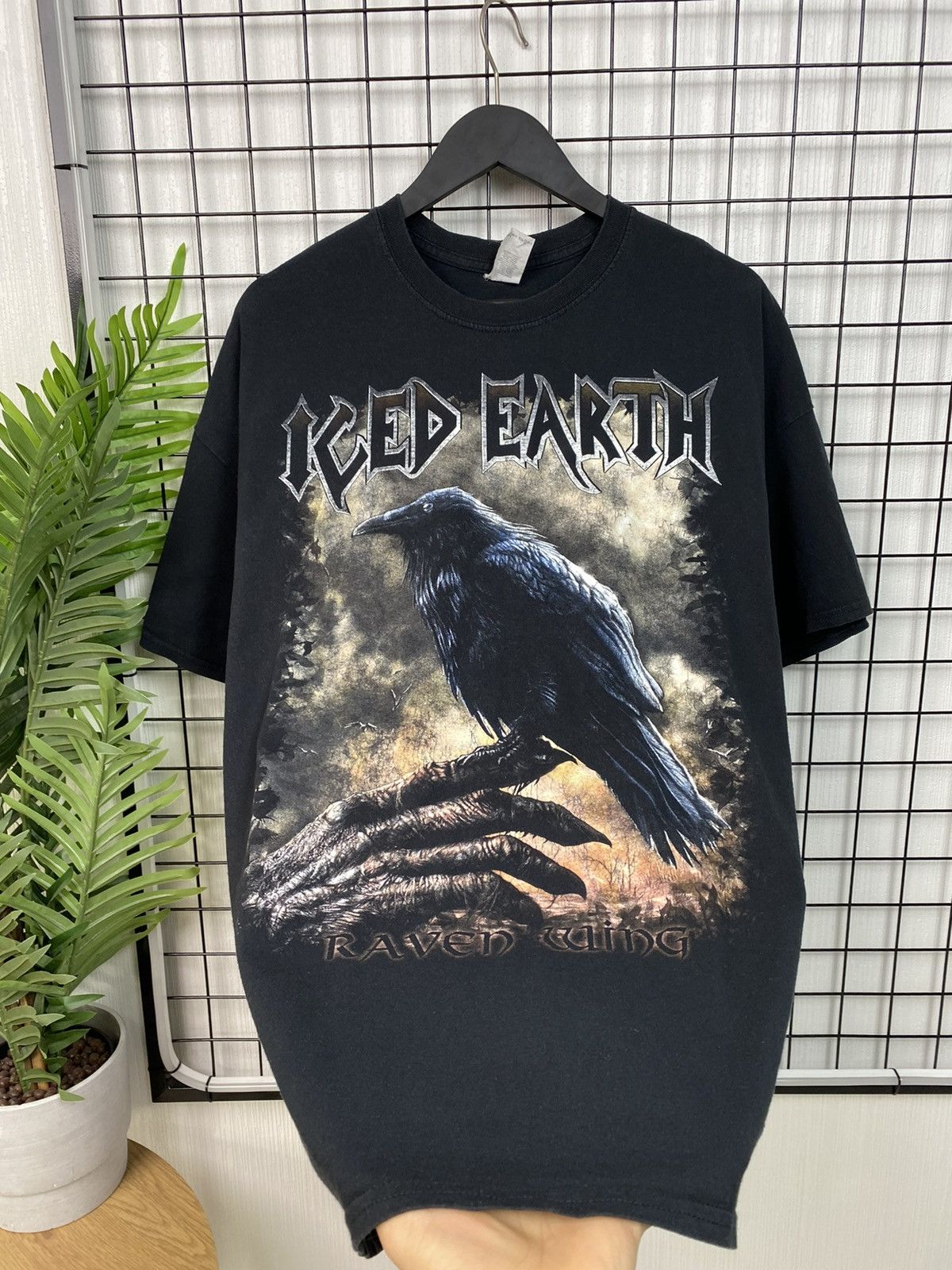 Band Tees Iced Earth Band Tour Tee Vintage Vibe Tshirt men oversized L Size US XXL / EU 58 / 5 - 8 Thumbnail