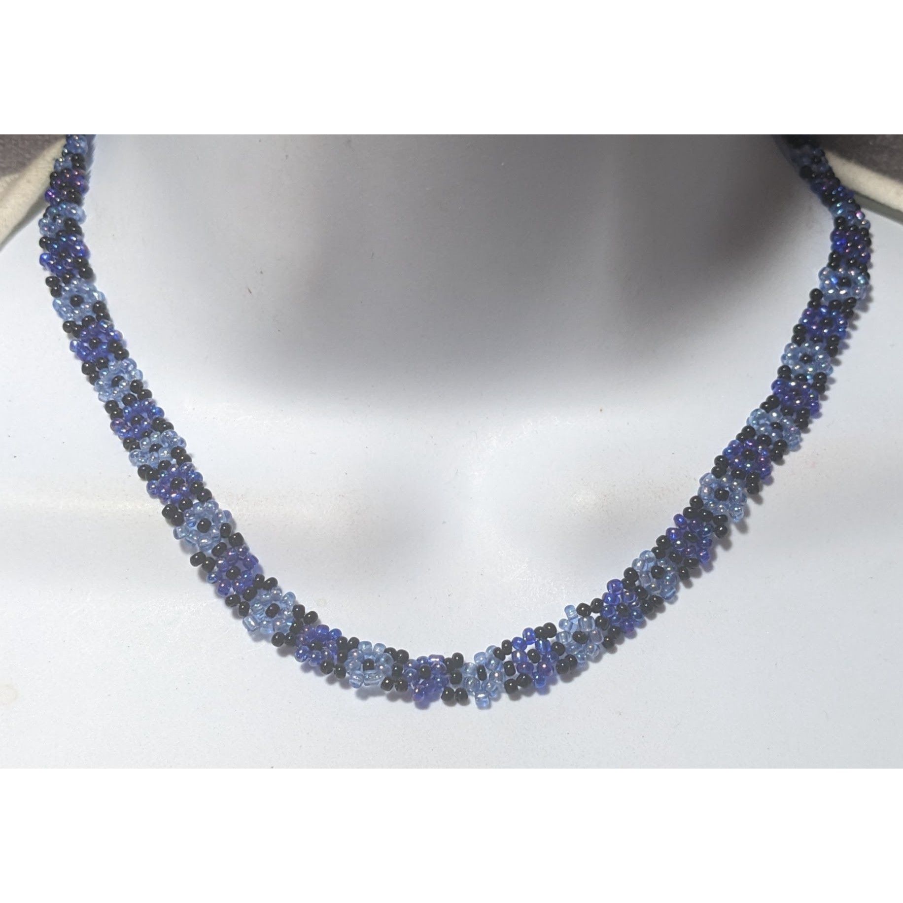 Other Retro Blue And Black Beaded Floral Necklace Size ONE SIZE - 2 Thumbnail