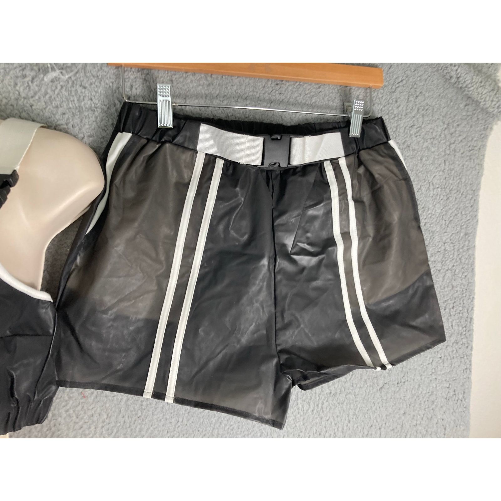 Other Fashion Nova Women's Gray Active Set M Corset Top & Shorts Size 26" / US 2 / IT 38 - 9 Thumbnail