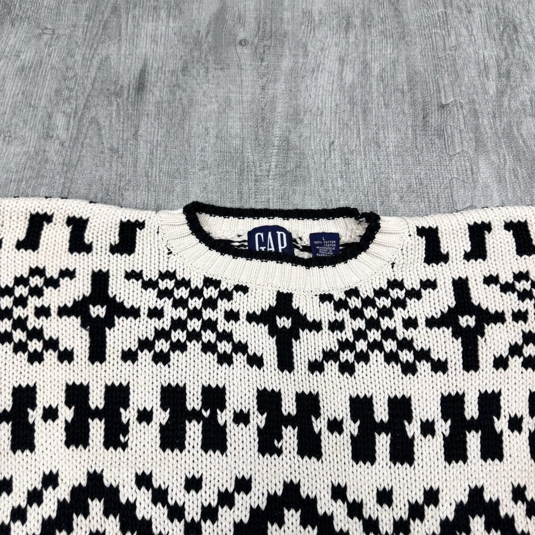 Gap VINTAGE 90S GAP MENS AZTEC GEOMETRIC HEAVY CHUNKY KNIT SWEATER SIZE M BLACK WHITE Size US M / EU 48-50 / 2 - 2 Thumbnail