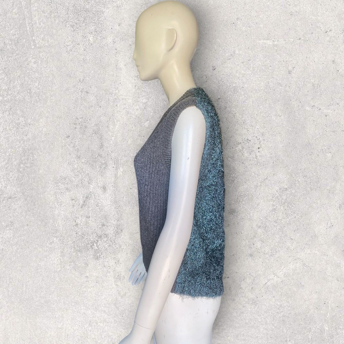 Maison Margiela Fall20 Contrast Fuzzy Sleeveless Sweater Size M / US 6-8 / IT 42-44 - 1 Thumbnail