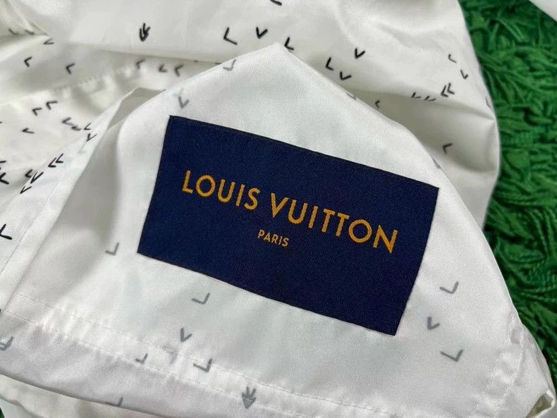 Louis Vuitton Louis Vuitton White paper airplane checkerboard small logo Size US L / EU 52-54 / 3 - 5 Thumbnail