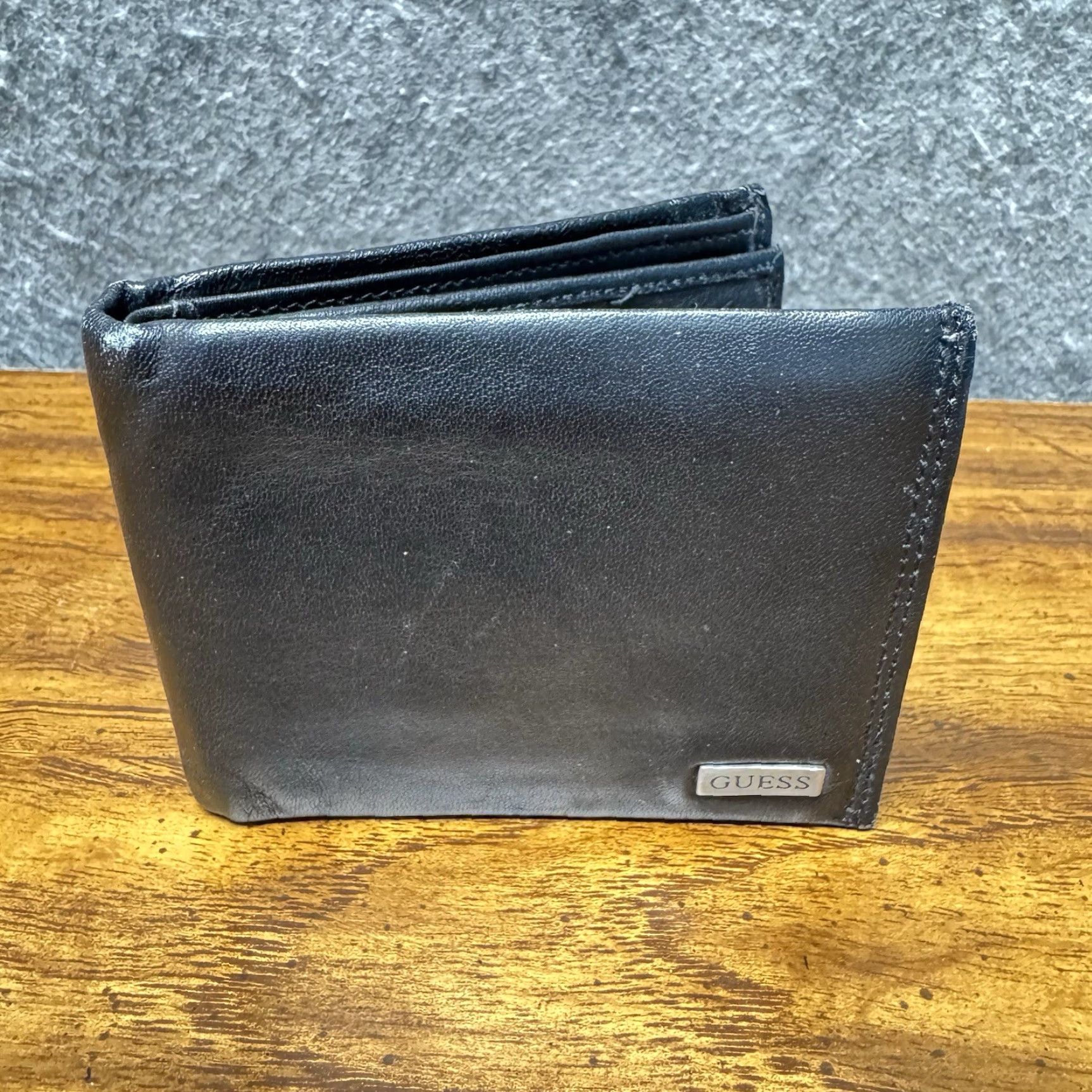 Guess VINTAGE GUESS Leather Bifold Wallet ID Window Card Slots Black Classic Slim Size ONE SIZE - 2 Thumbnail