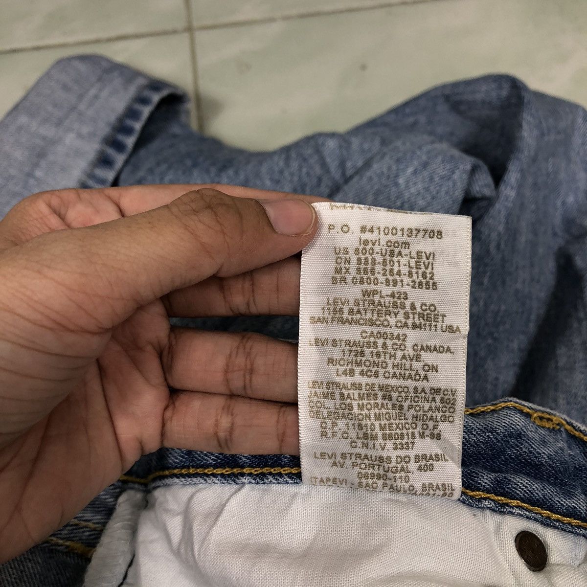 Levi's 🔥90’s VINTAGE LEVIS DISTRESSED DENIM JEANS USA Size US 36 / EU 52 - 16 Thumbnail