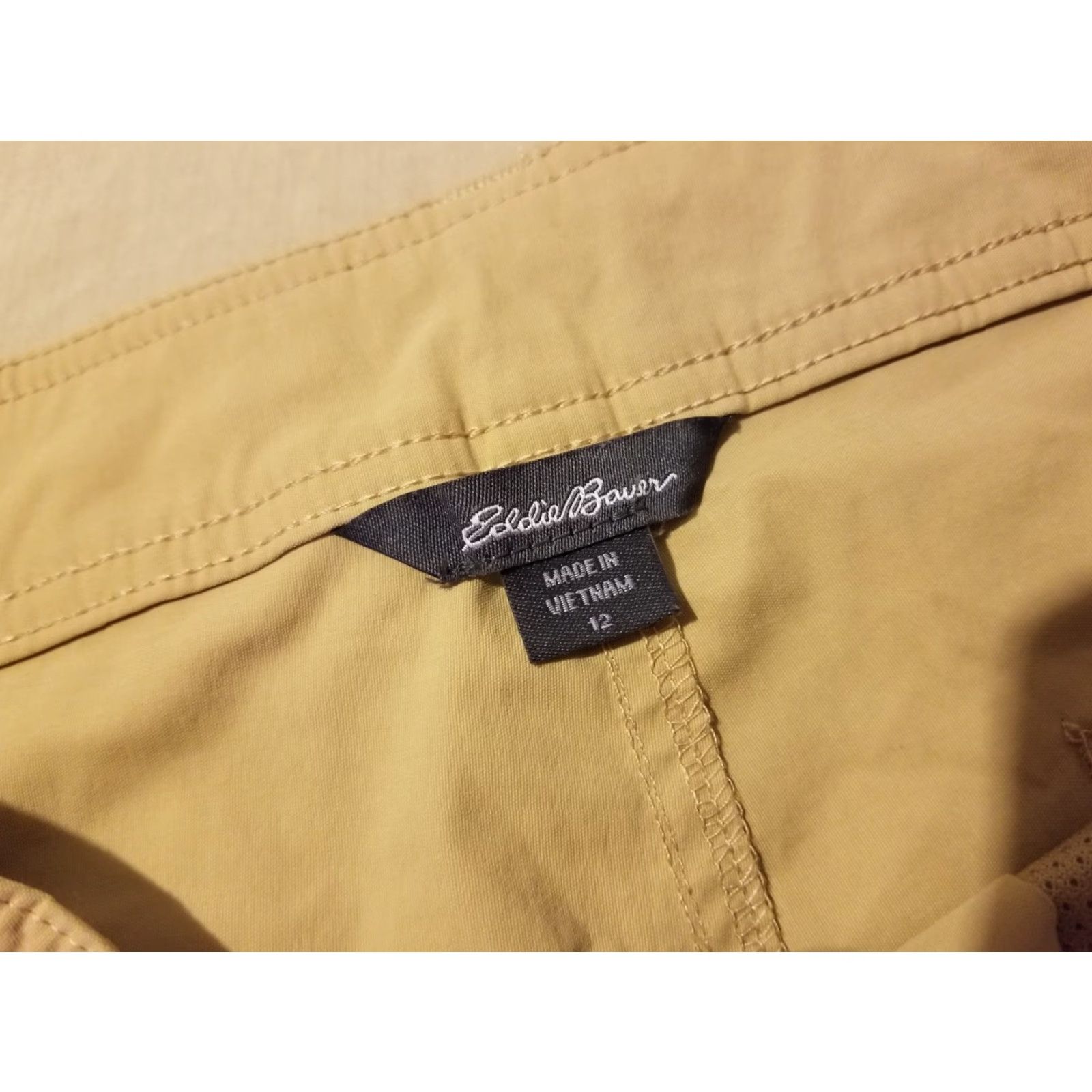 Eddie Bauer Womens Eddie Bauer Cargo Shorts 12 Chino Khaki Casual Outdoor Hiking Beige Cargo Pocket Summer Womens Size 34" / US 12 / IT 48 - 3 Thumbnail