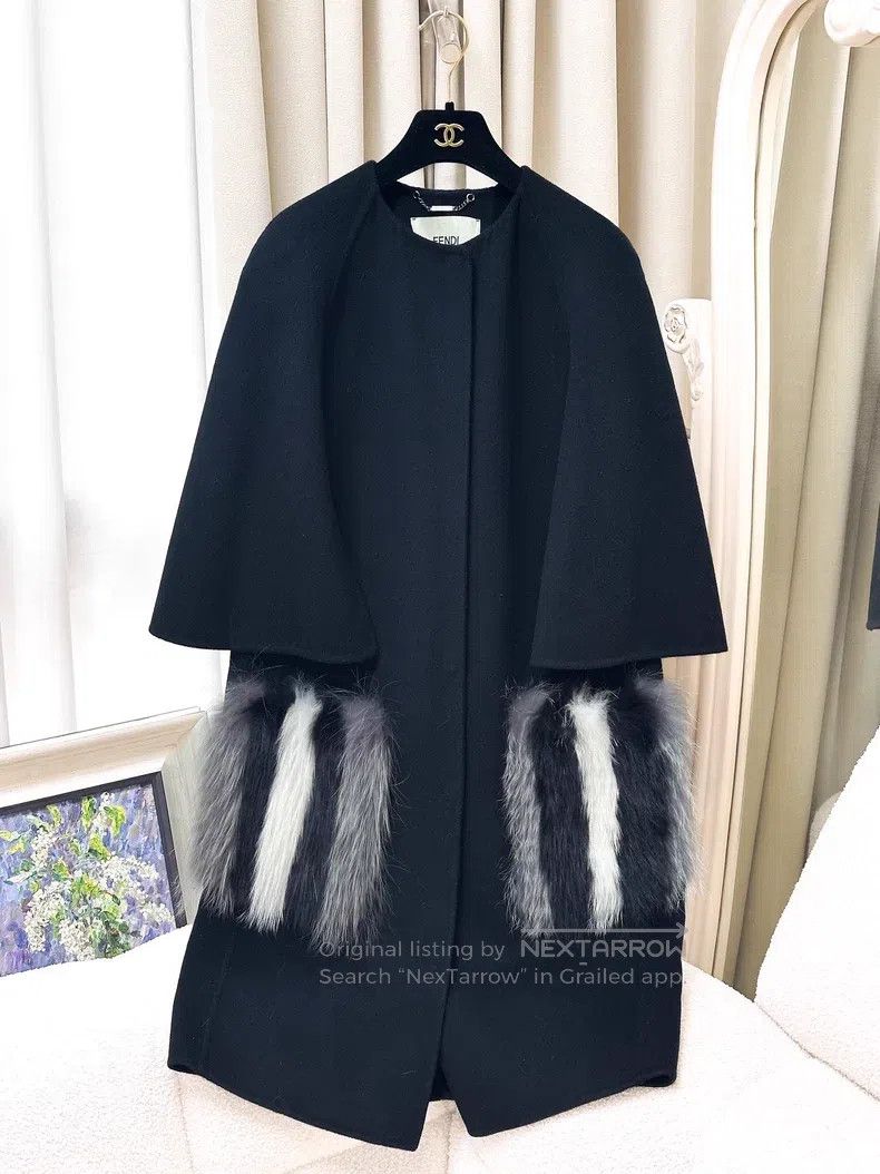 Fendi Fendi Black and white mixed fur with fur pocket black cape Size XS / US 0-2 / IT 36-38 - 1 Thumbnail