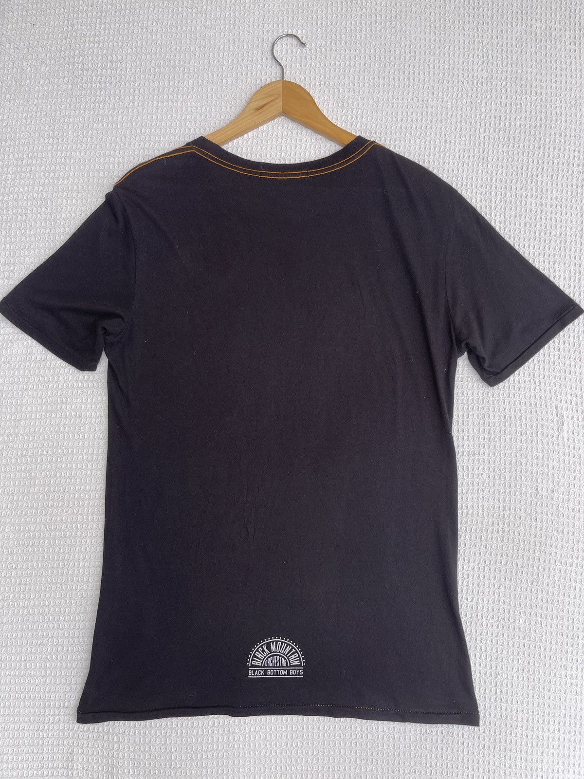 02DERIV. LastDrop🔥02Deriv Black Mountain Orchestar Japan Designer Tee Size US L / EU 52-54 / 3 - 12 Thumbnail