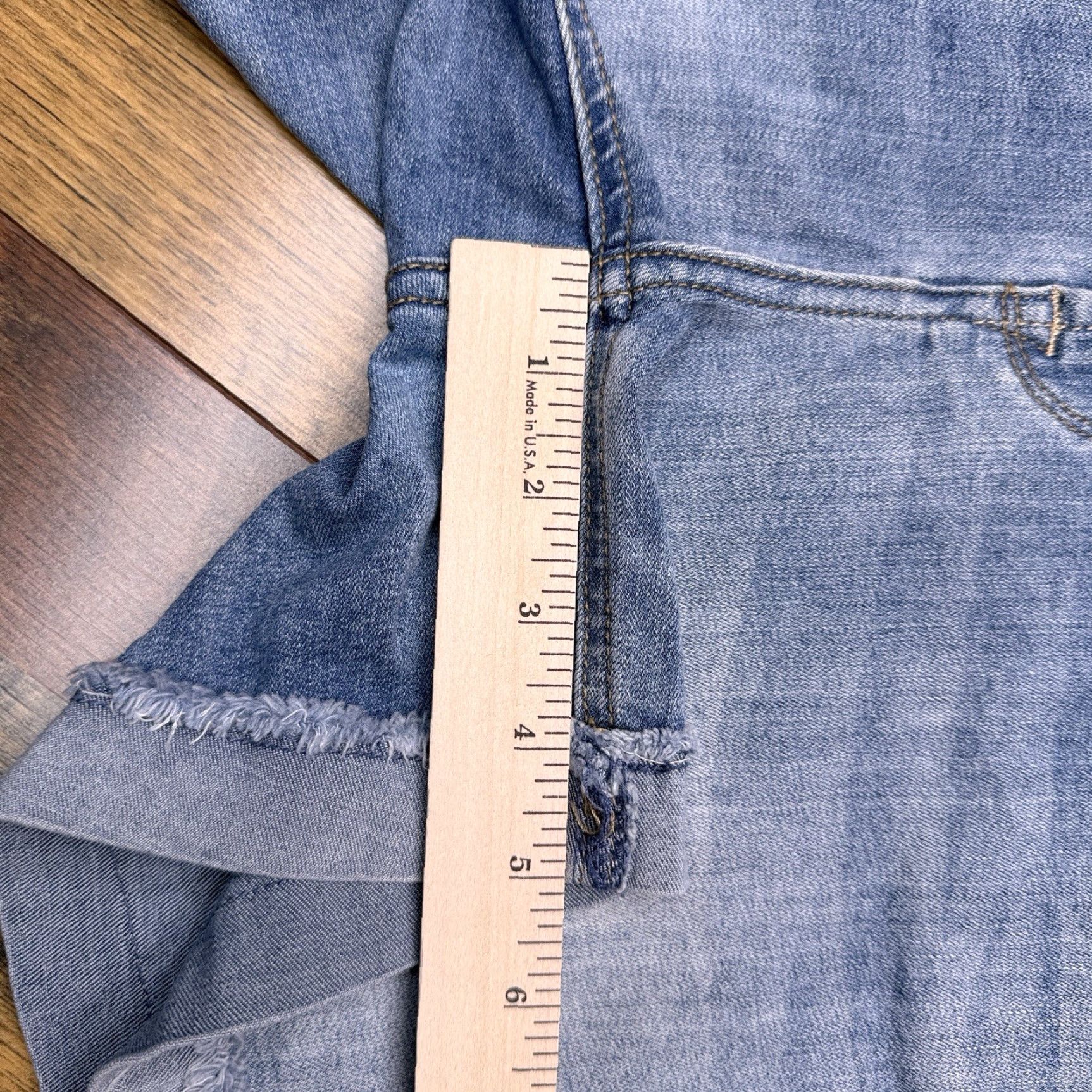 Vintage Kensie Jeans Cut Off Shorts Womens 10 Medium Rise Stretch Denim 5-Pocket Blue Light Wash Size 32" / US 10 / IT 46 - 8 Thumbnail