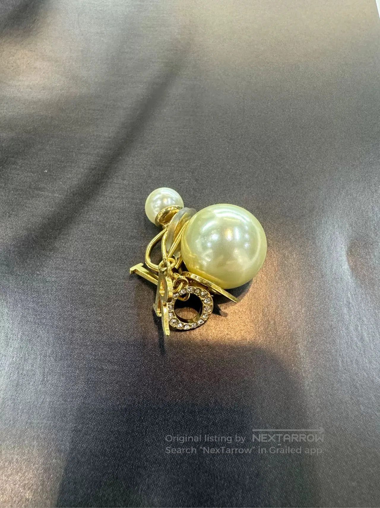 Dior Dior Pearl Ear Clip (Single). Size ONE SIZE - 3 Thumbnail
