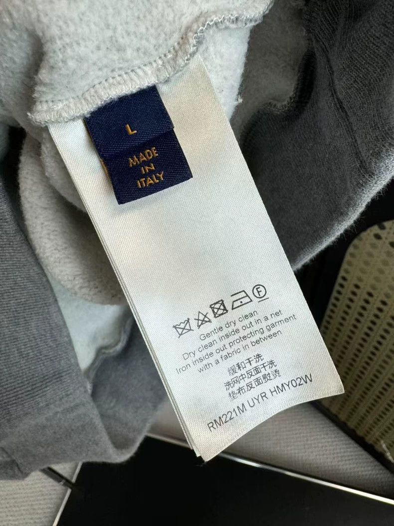 Louis Vuitton louis vuitton Grey Love long sleeves 2501-Nextarrow Size US L / EU 52-54 / 3 - 3 Thumbnail