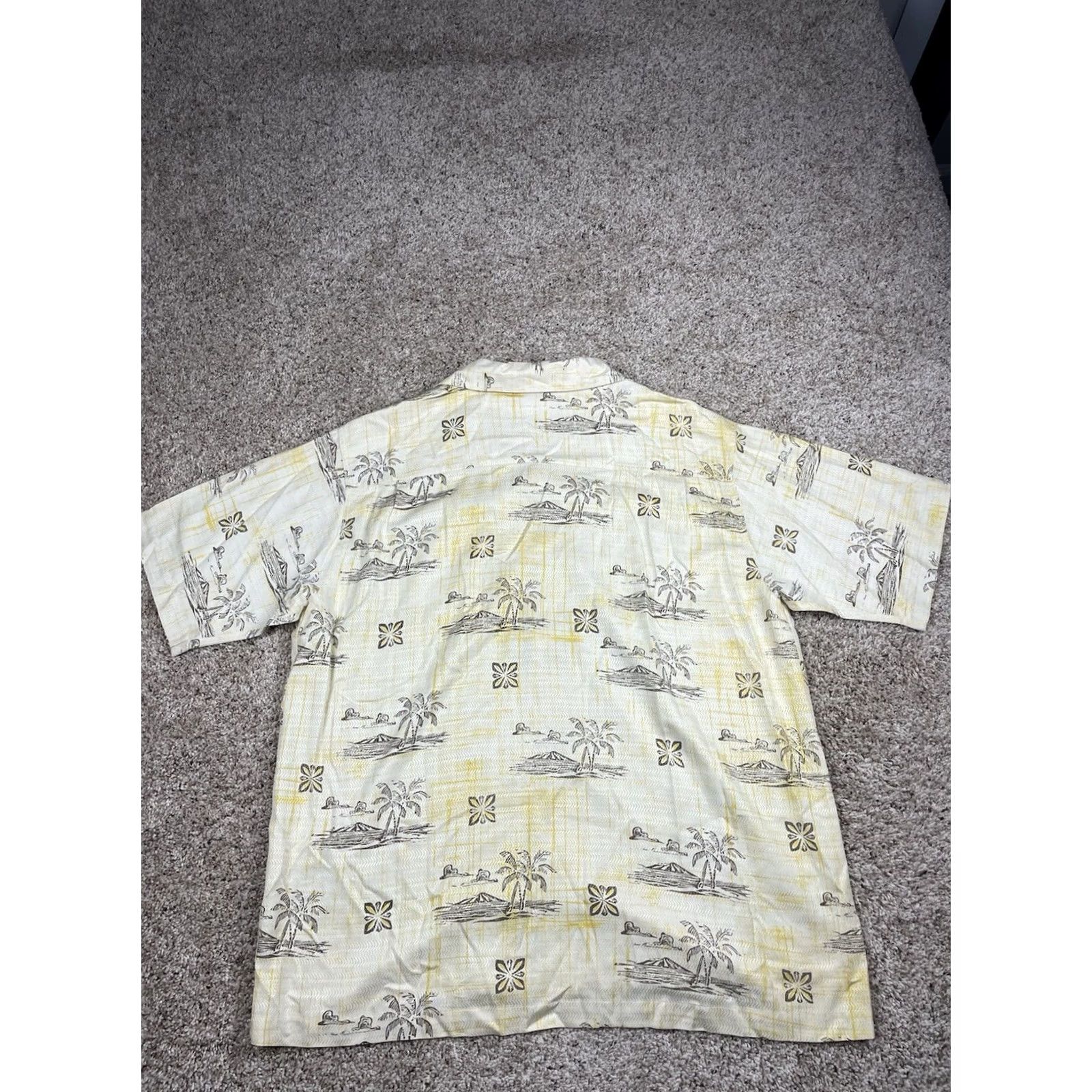 Quiksilver VINTAGE Quiksilver Shirt XL Men Silk Island Button Up Short Sleeve Yellow Geometric Pattern 90s Classic Mens Size US XL / EU 56 / 4 - 3 Thumbnail