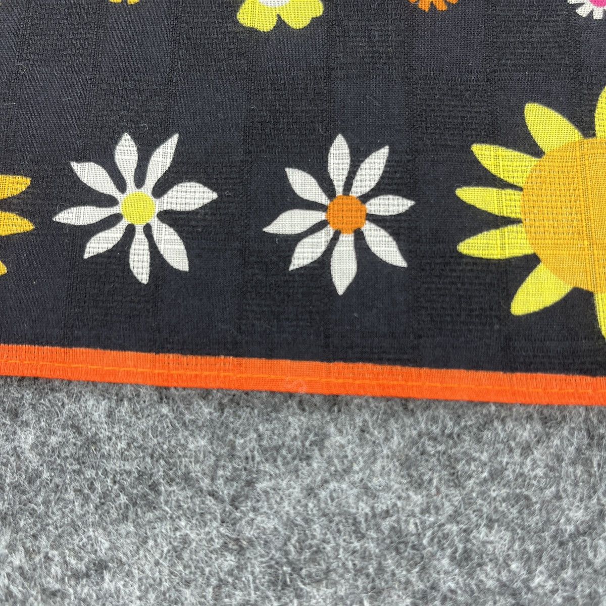 United Colors Of Benetton United Colors Of Benetton Handkerchief / Neckerchief B827 Size ONE SIZE - 5 Thumbnail