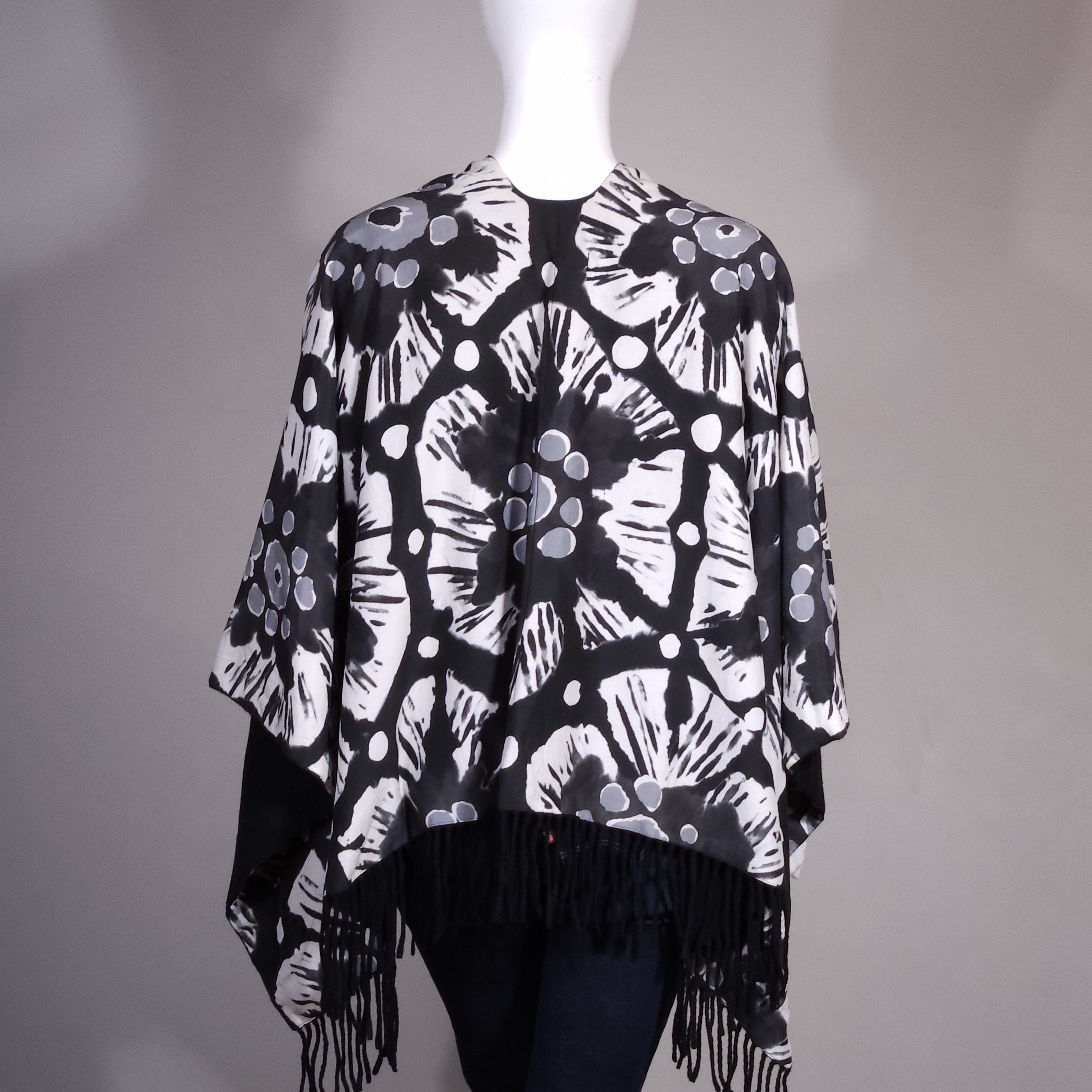 Burberry Prorsum Burberry Prorsum Cape Double Sided size 110x125 cm Size ONE SIZE - 3 Thumbnail