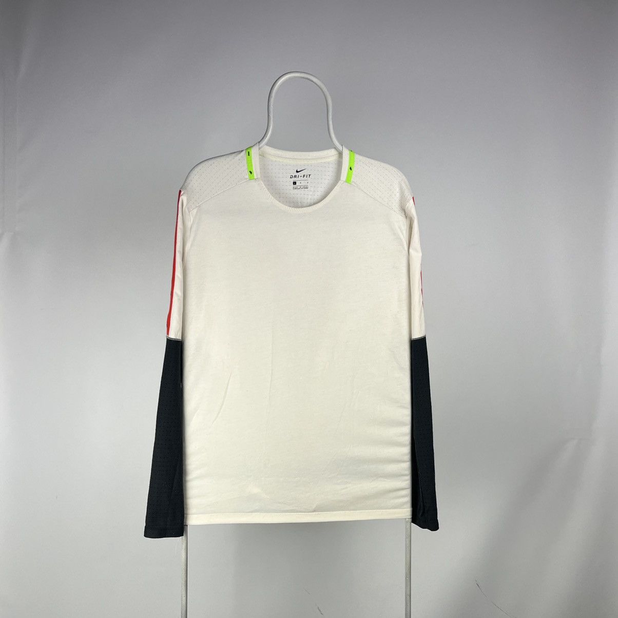 Nike Nike training tshirt long sleeve sports size Large Size US L / EU 52-54 / 3 - 1 Thumbnail