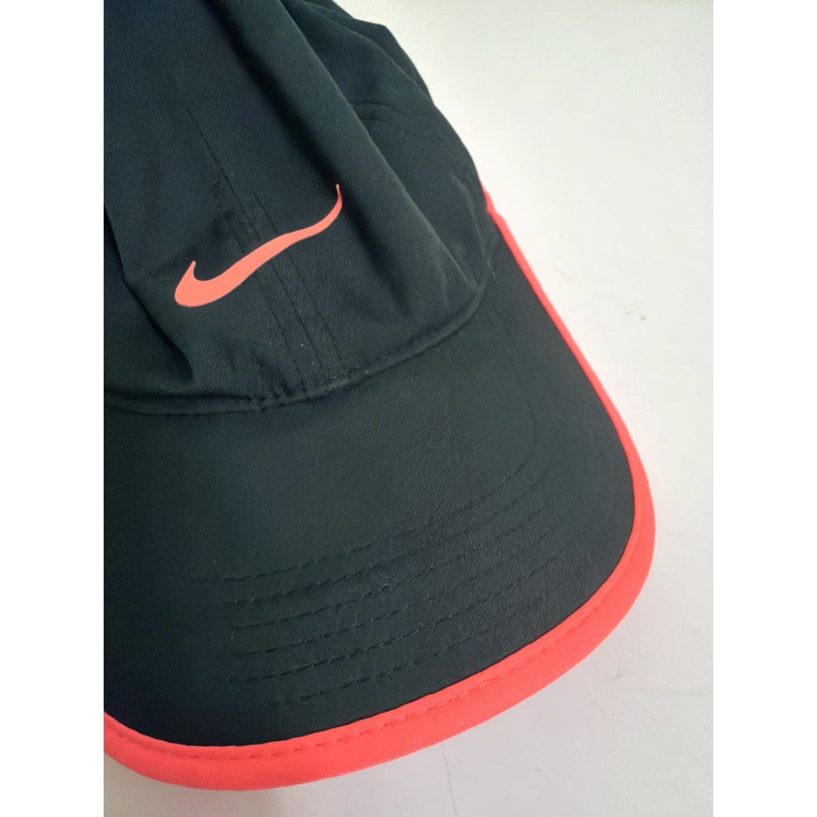 Nike VINTAGE Nike Featherlight DriFit Women’s Strapback Running Hat Black Hot Pink Hook Loop Size ONE SIZE - 5 Thumbnail