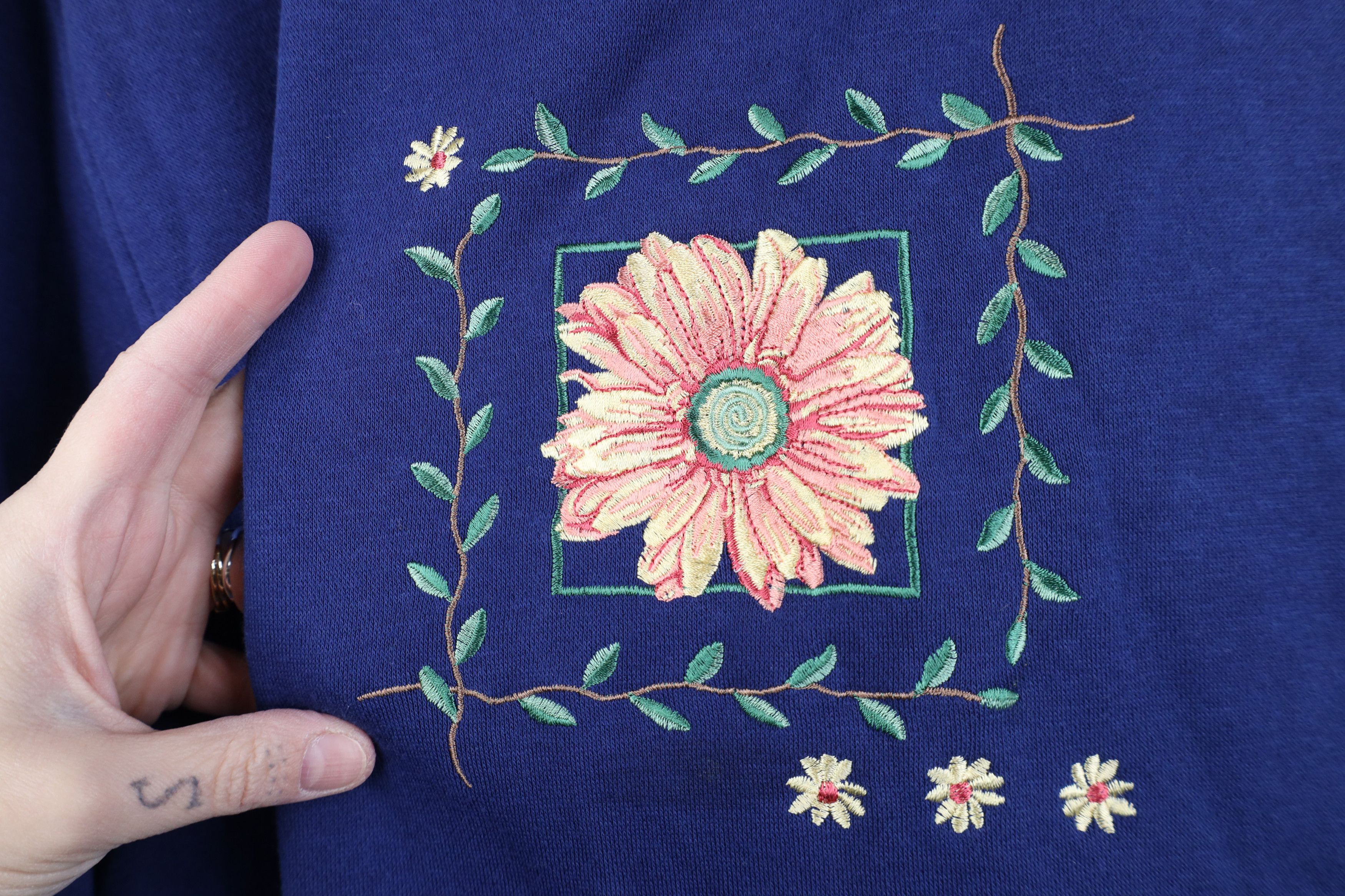 Vintage Vintage 90s Streetwear Flower Floral Layered Sweatshirt Blue Size XL / US 12-14 / IT 48-50 - 4 Thumbnail