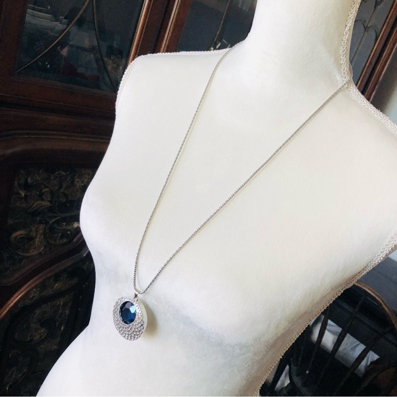 Jewelry Faceted round royal blue stone medallion amulet necklace Size ONE SIZE - 2 Thumbnail