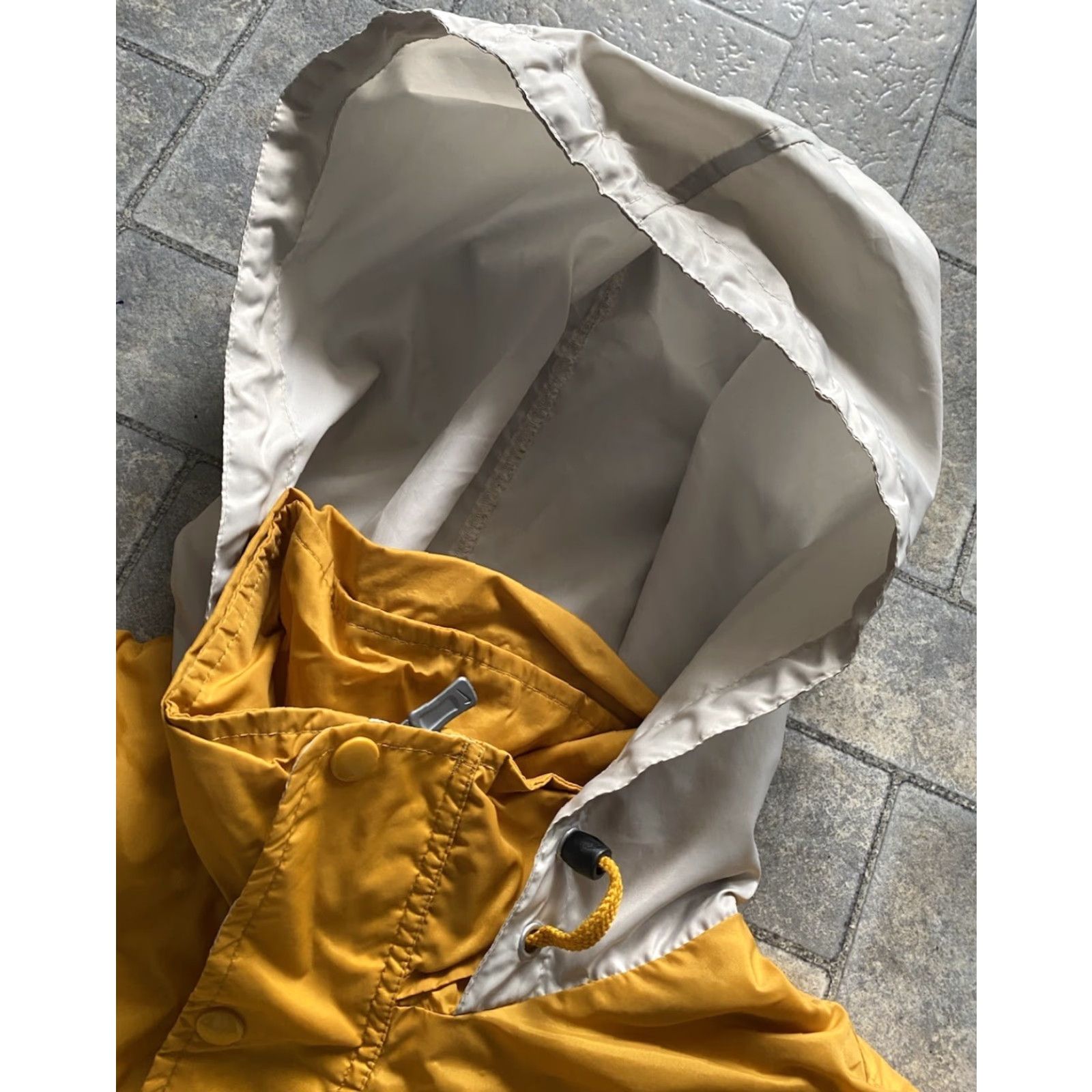 Nike Nike Windbreaker Jacket Men L Yellow Hooded Pockets Zipped Pockets Front Pocket Back Vents nylon polyester Regular Size US L / EU 52-54 / 3 - 5 Thumbnail