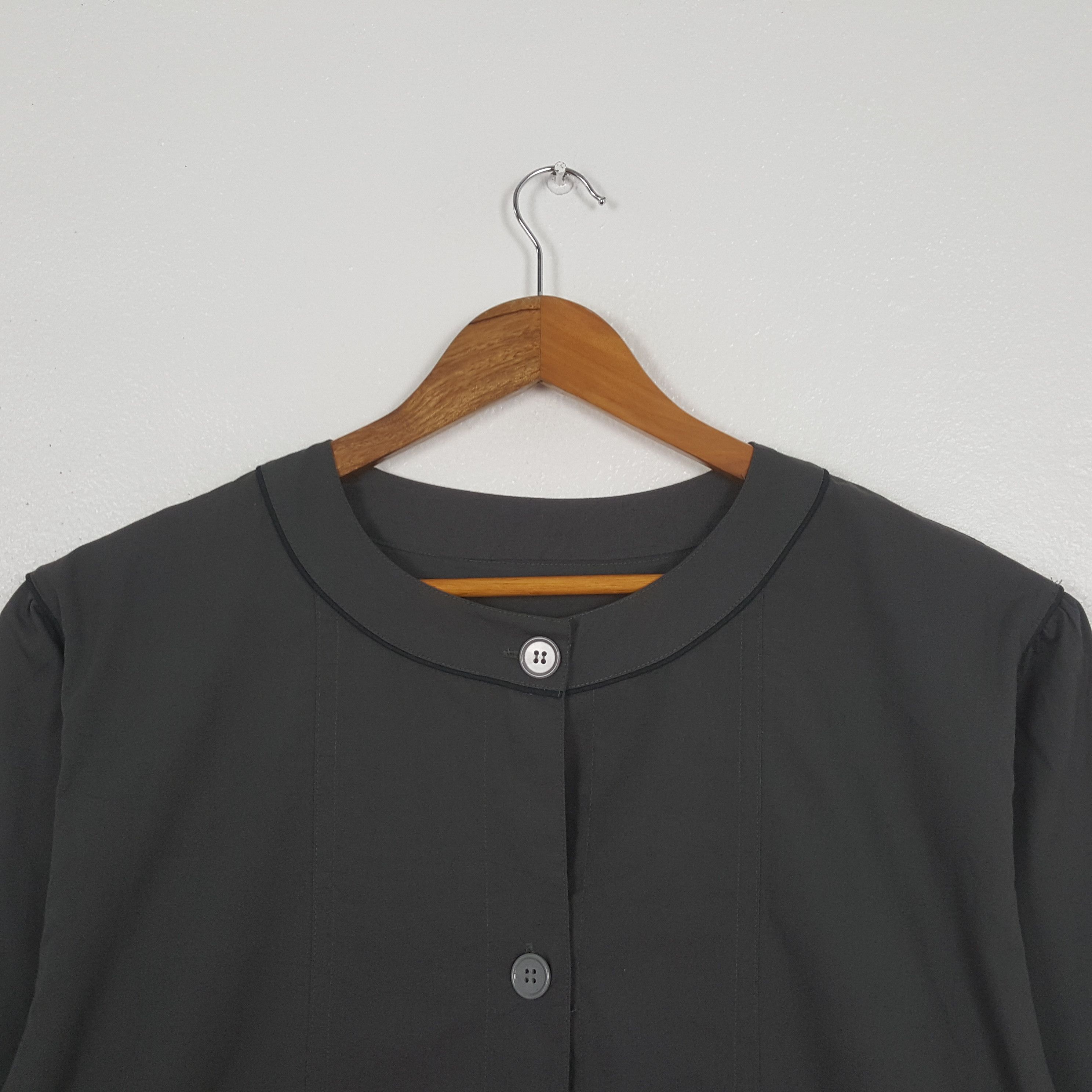 Givenchy Vintage Givenchy Italian Fashion Brand Jacket C326N7 Size L / US 10 / IT 46 - 2 Thumbnail